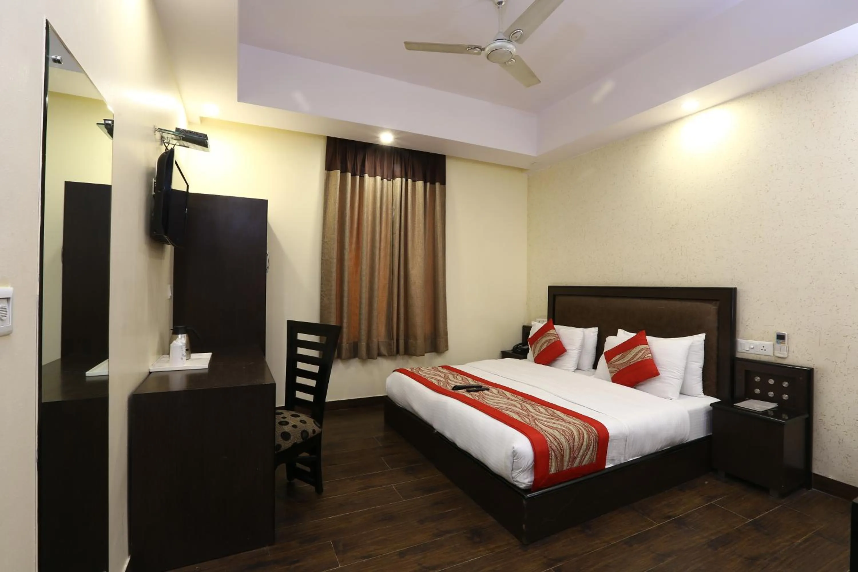 Bedroom, Bed in Hotel Kingston Park near Ganga Ram Hospital