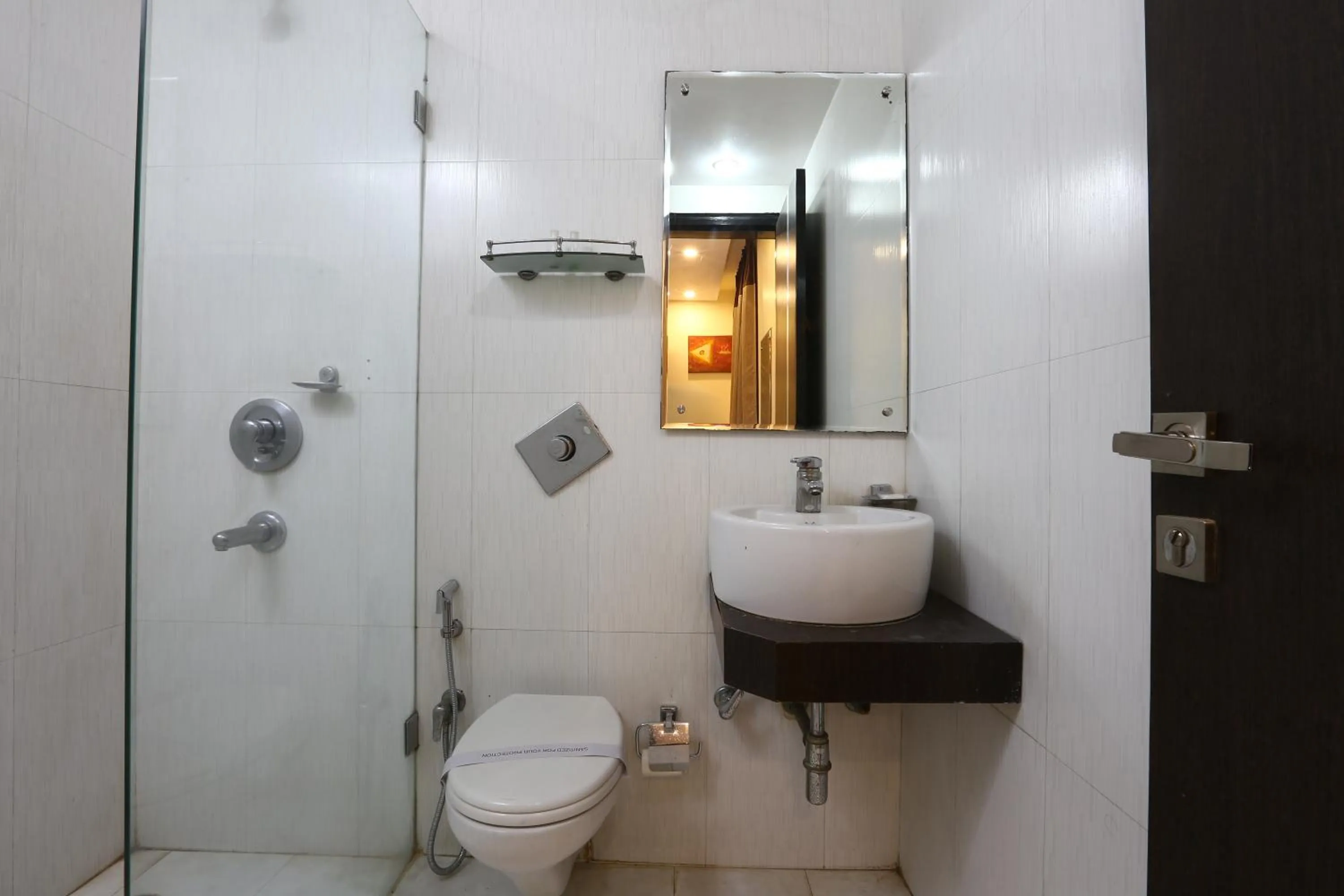 Bathroom in Hotel Kingston Park near Ganga Ram Hospital
