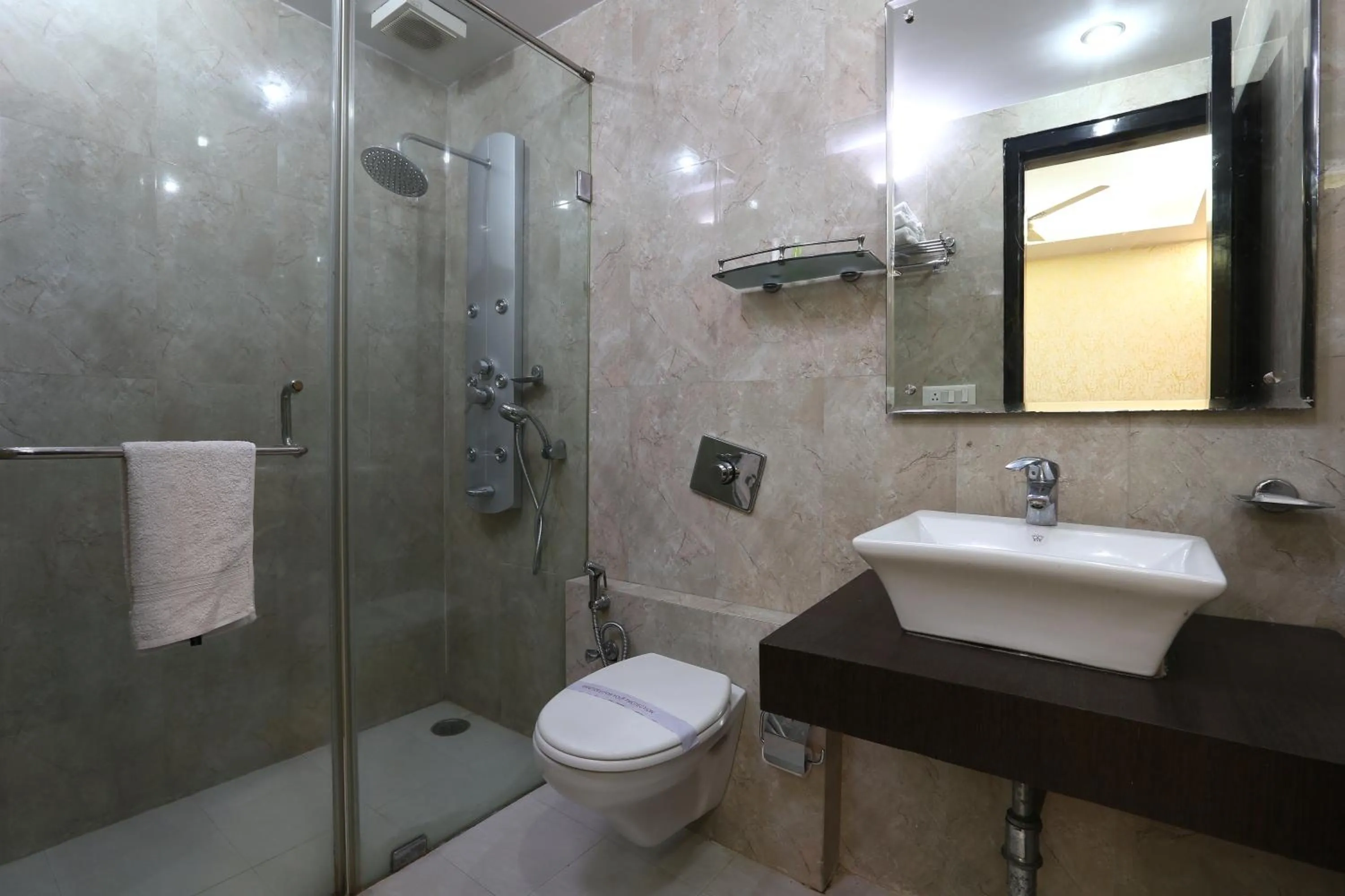 Bathroom in Hotel Kingston Park near Ganga Ram Hospital