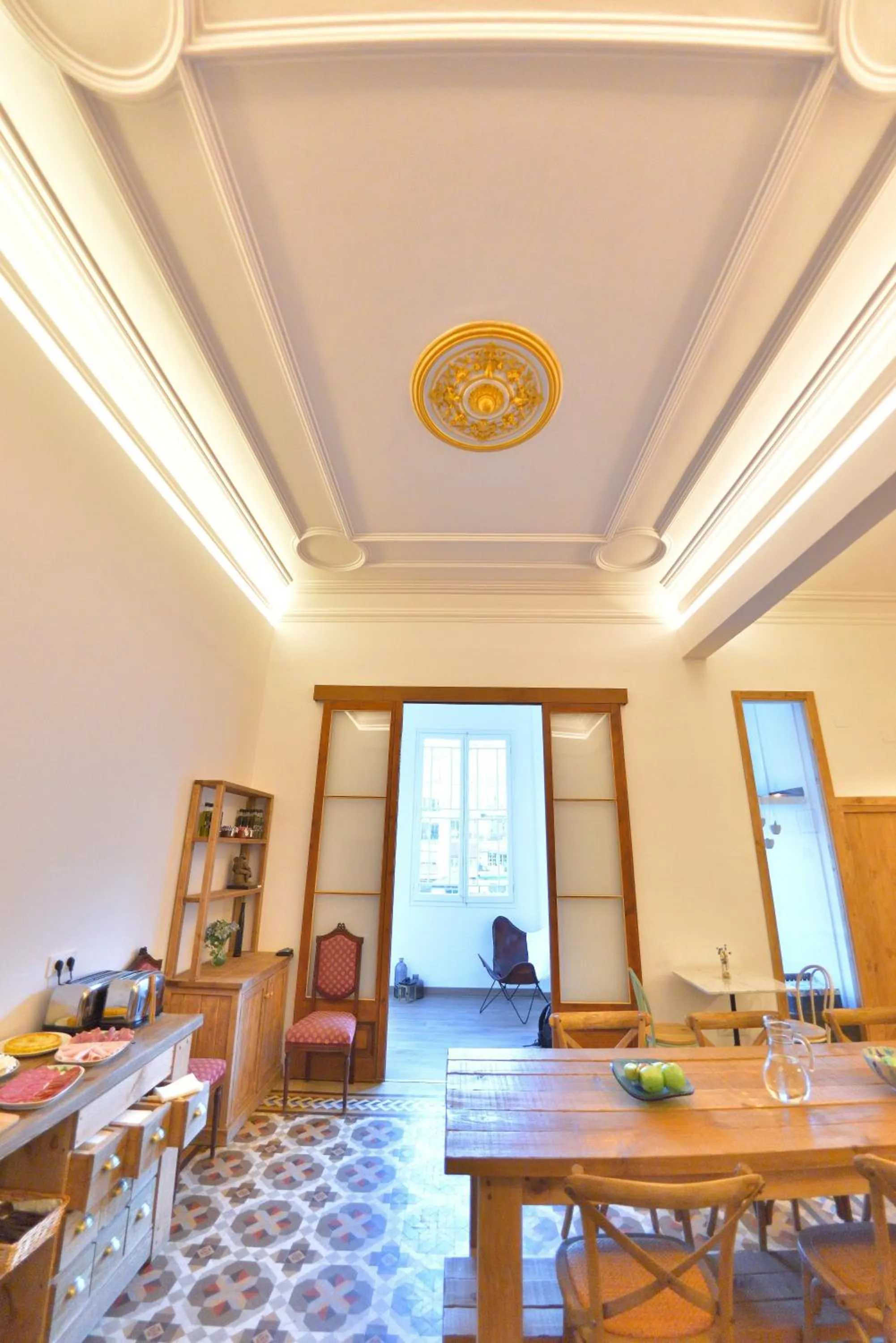 Communal lounge/ TV room in Hostal Girona