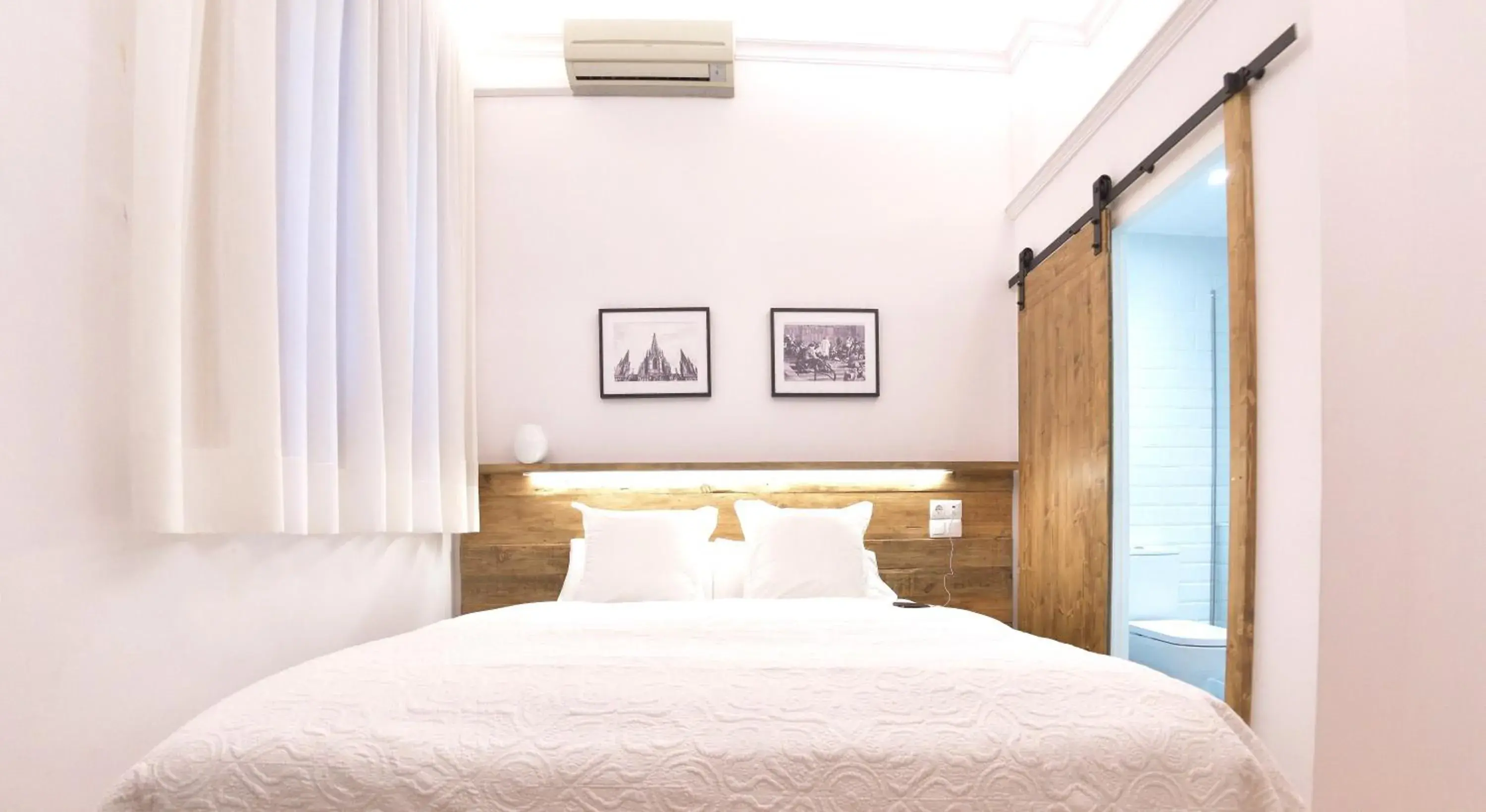 Standard Double or Twin Room in Hostal Girona Standard Double or Twin Room in Hostal Girona