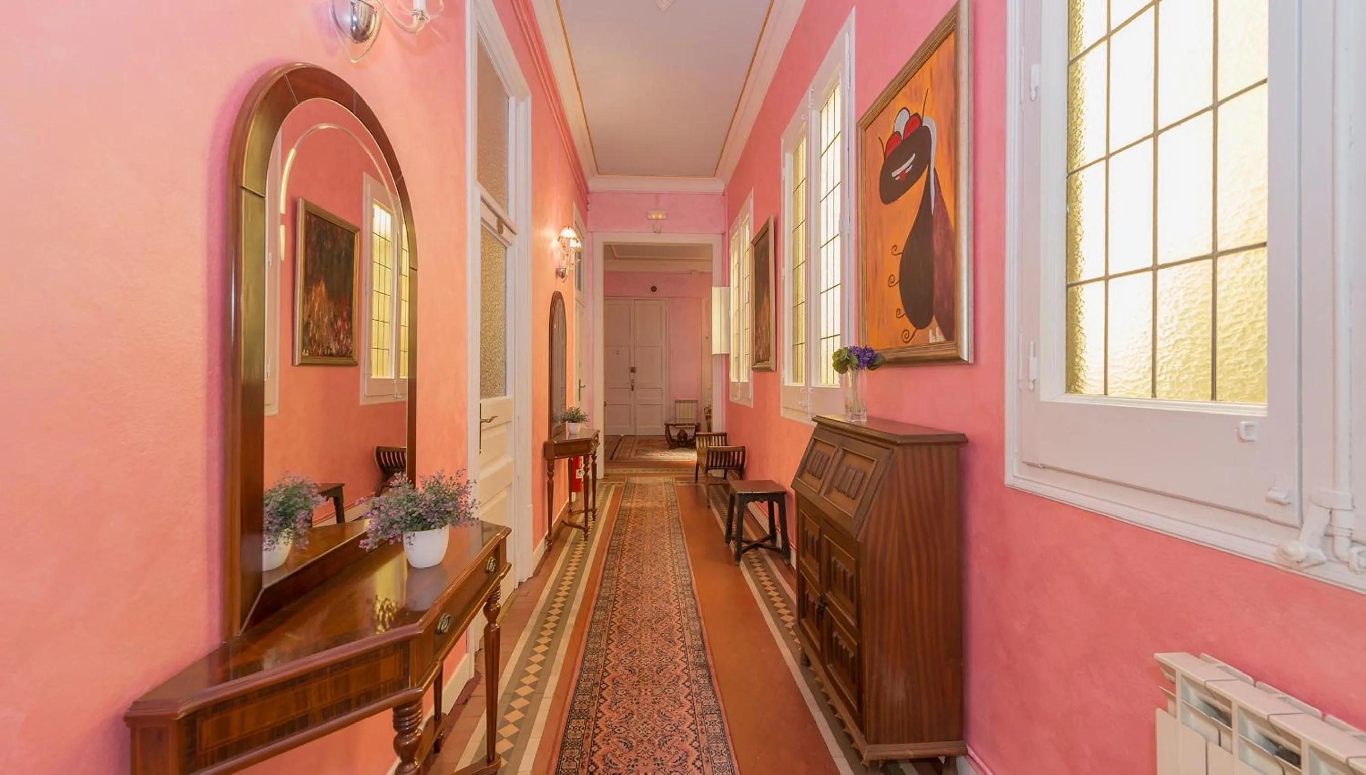 Area and facilities in Hostal Girona