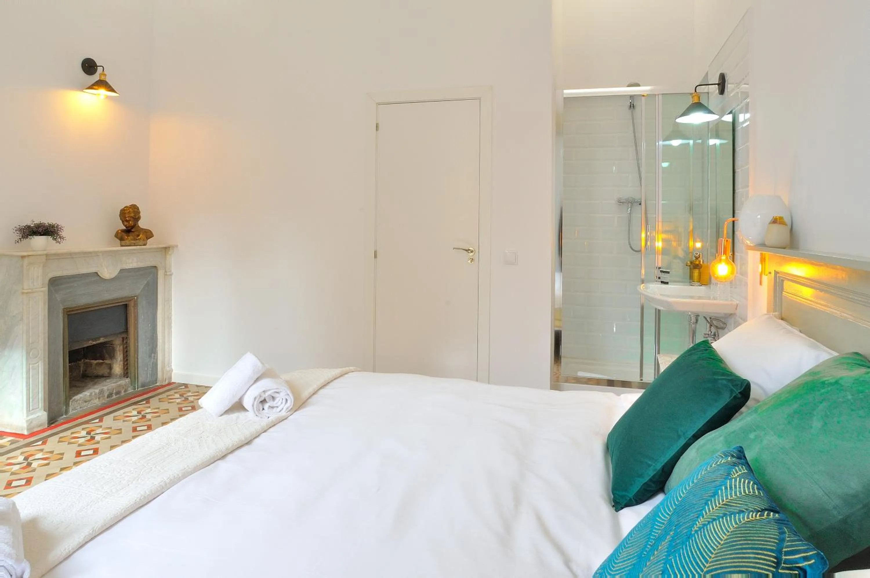 Photo of the whole room, Bed in Hostal Girona