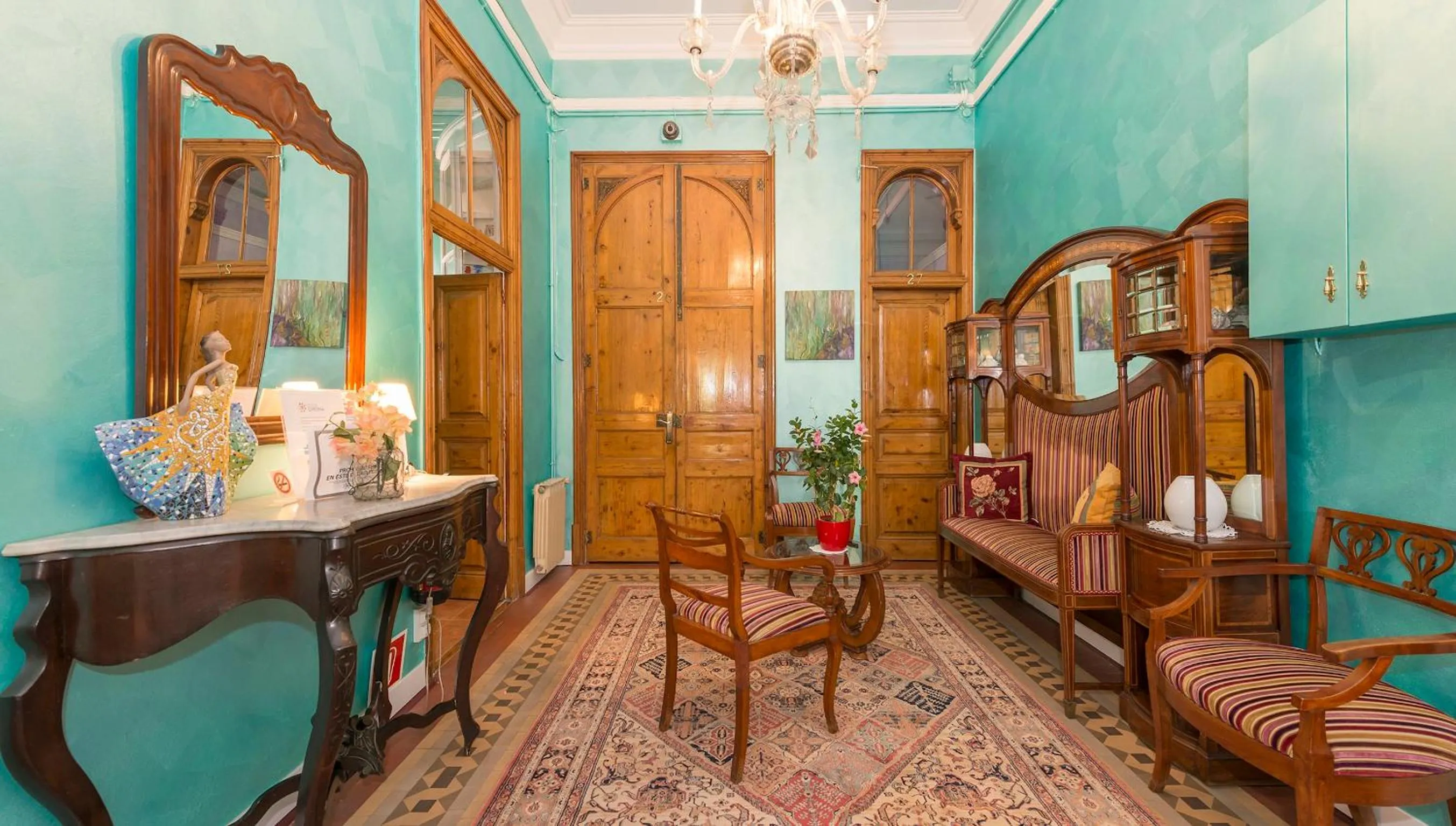 Area and facilities, Bed in Hostal Girona