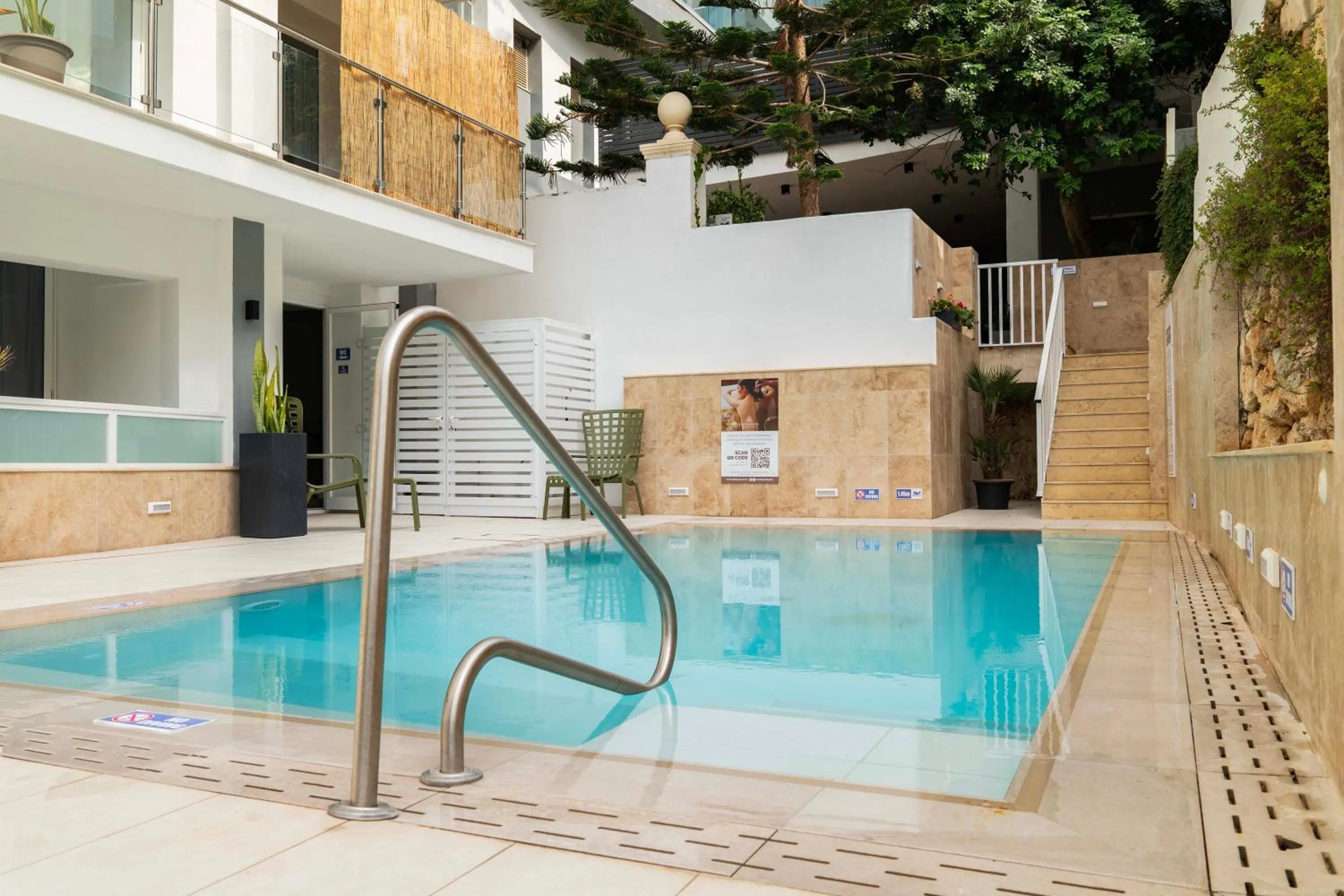 Swimming pool in Solana Hotel & Spa