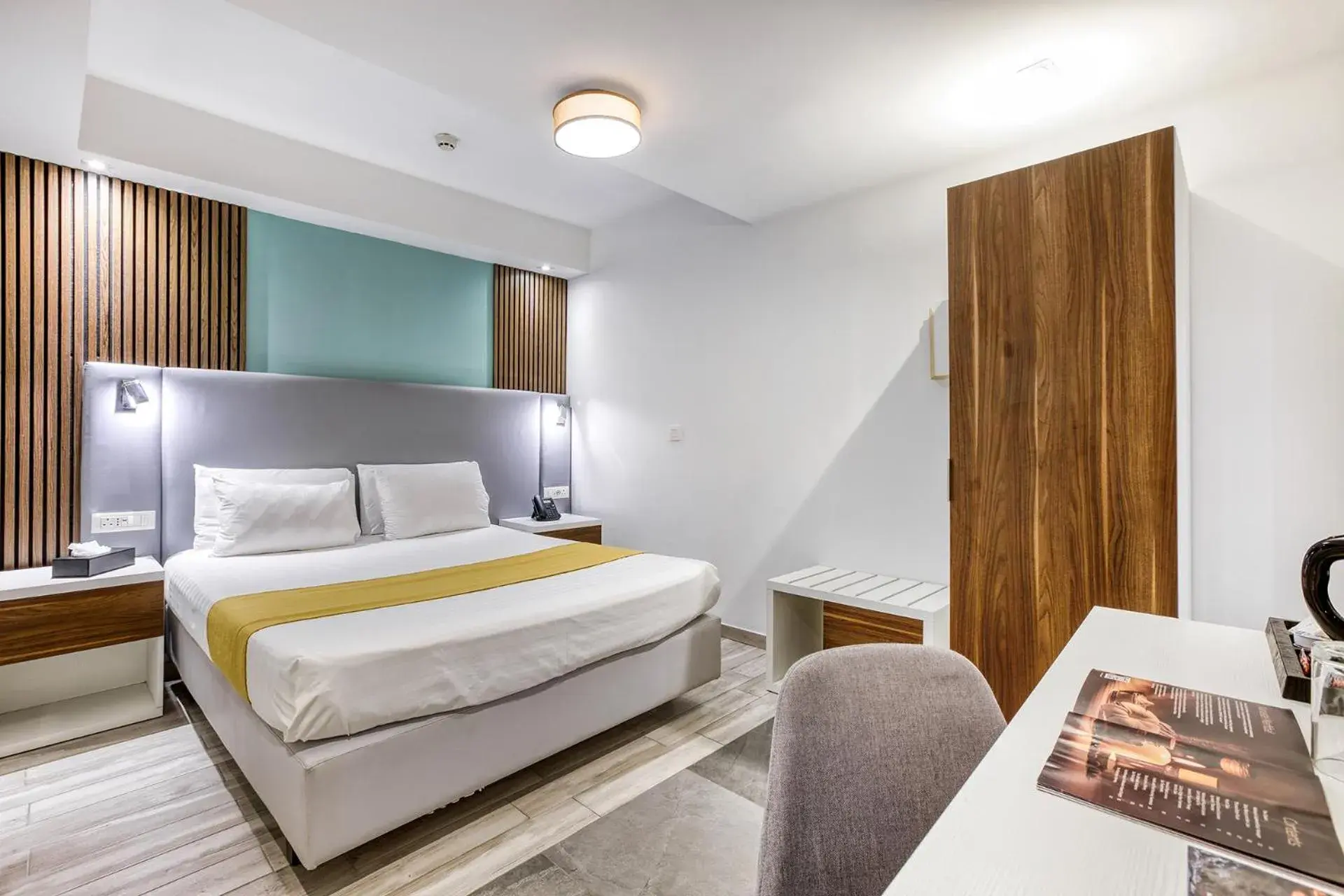 Economy Twin Room in Solana Hotel & Spa Economy Twin Room in Solana Hotel & Spa