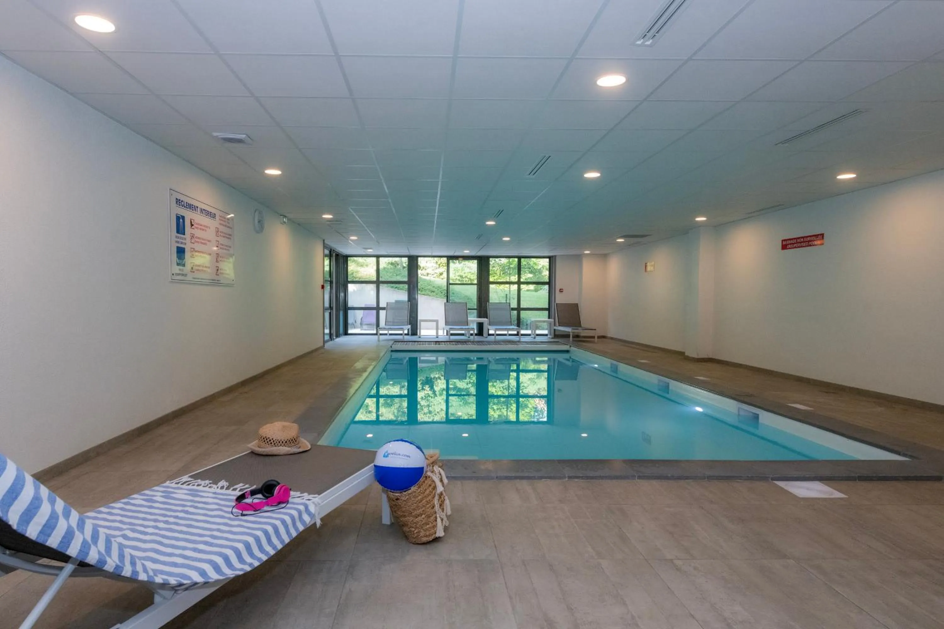 Swimming pool in Goélia Le Domaine du Golf