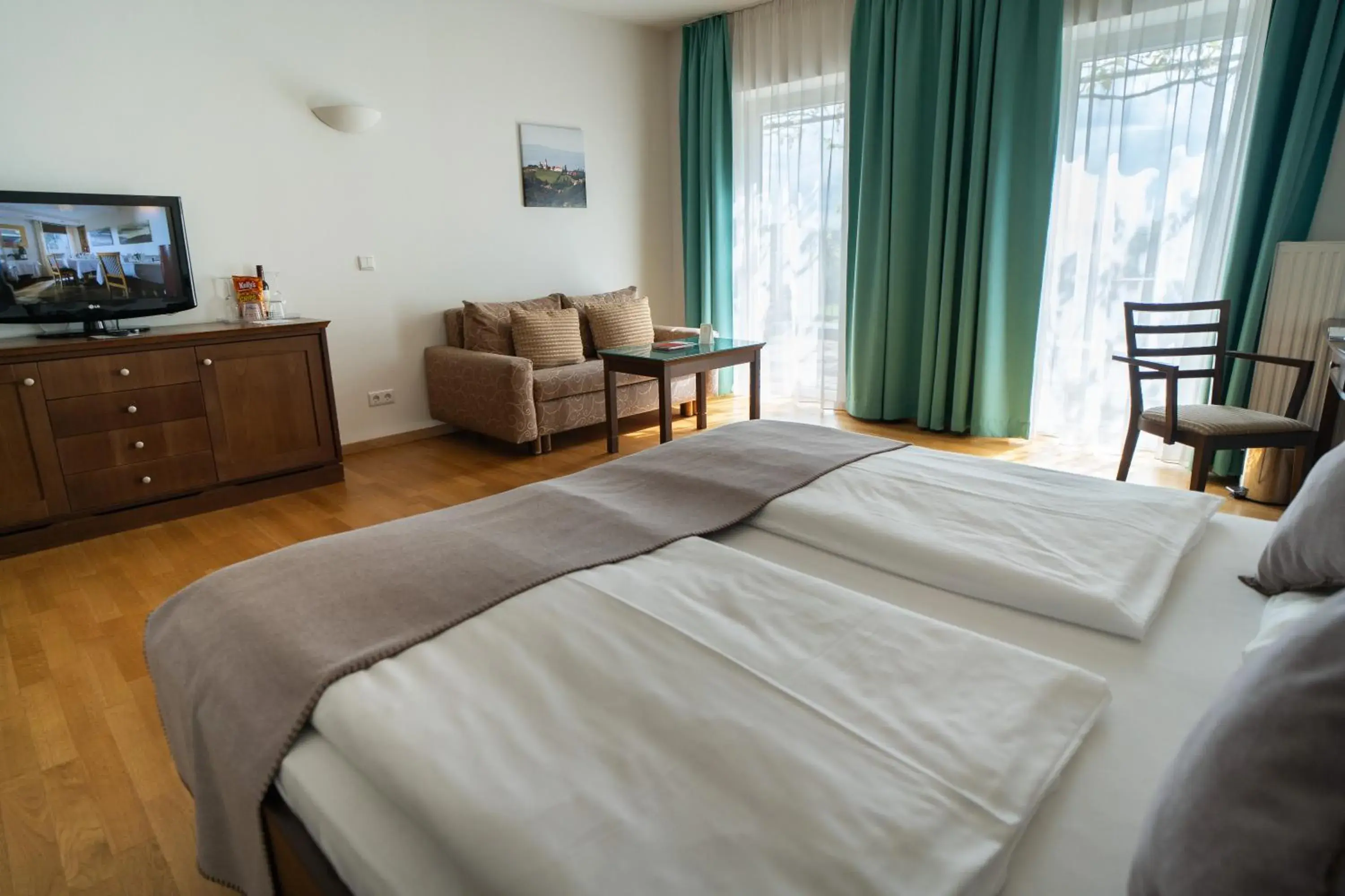 Double Room - single occupancy - Disability Access in Hotel Staribacher Südsteiermark Double Room - single occupancy - Disability Access in Hotel Staribacher Südsteiermark