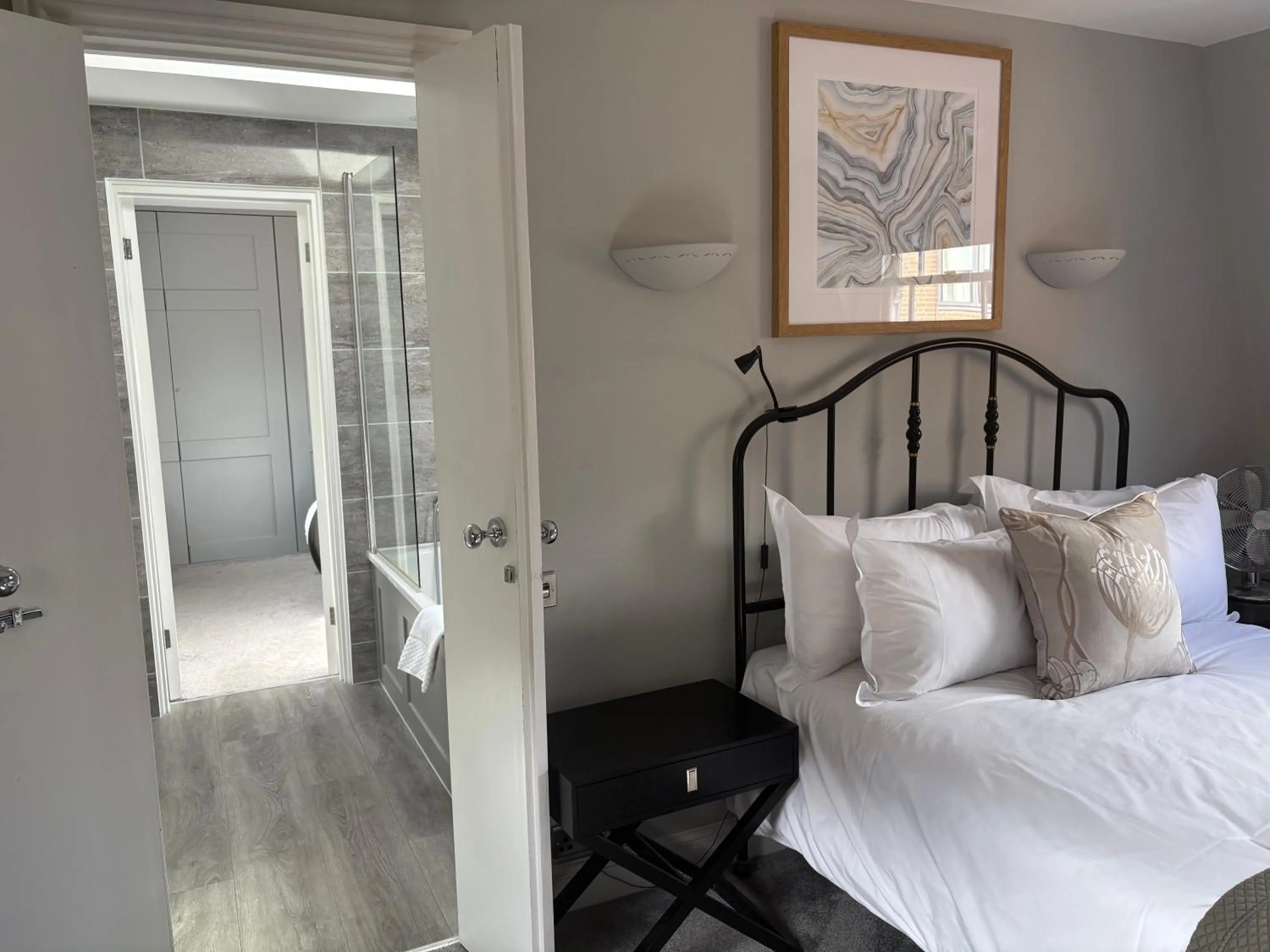 Bedroom, Bed in One Warwick Park Hotel