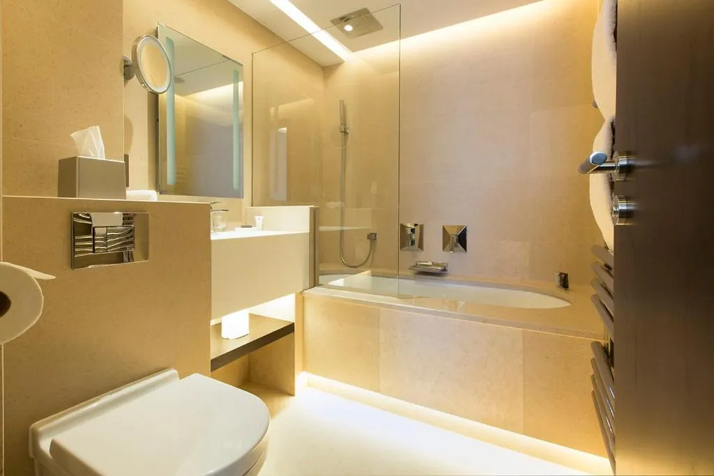 Toilet in One Warwick Park Hotel