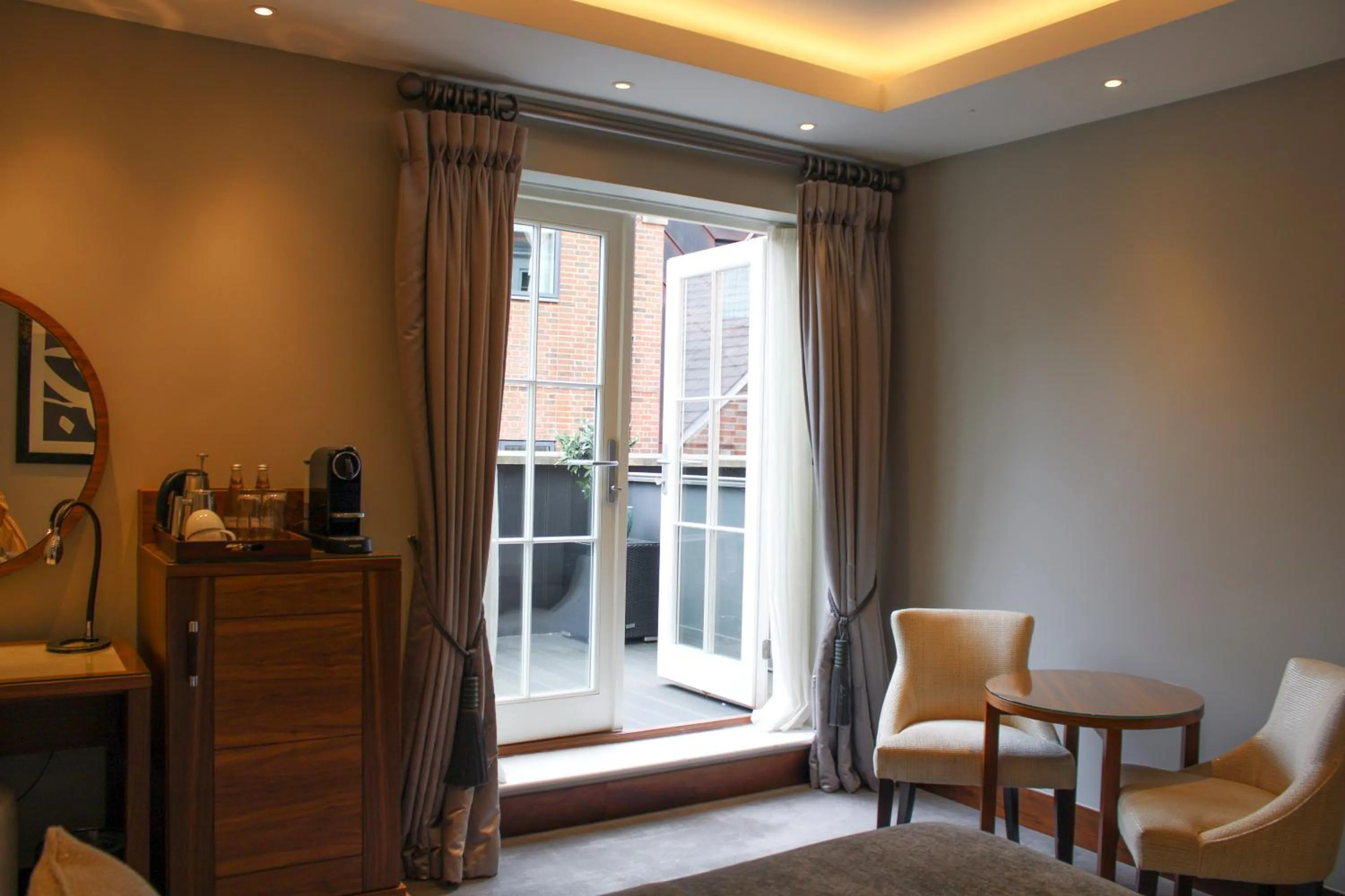 Balcony/Terrace in One Warwick Park Hotel