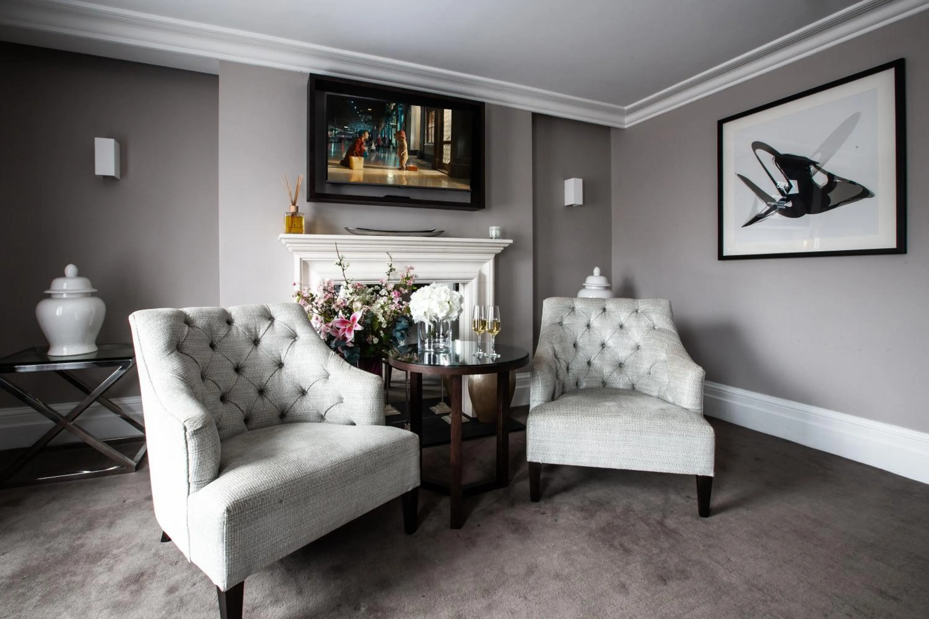 TV and multimedia in One Warwick Park Hotel