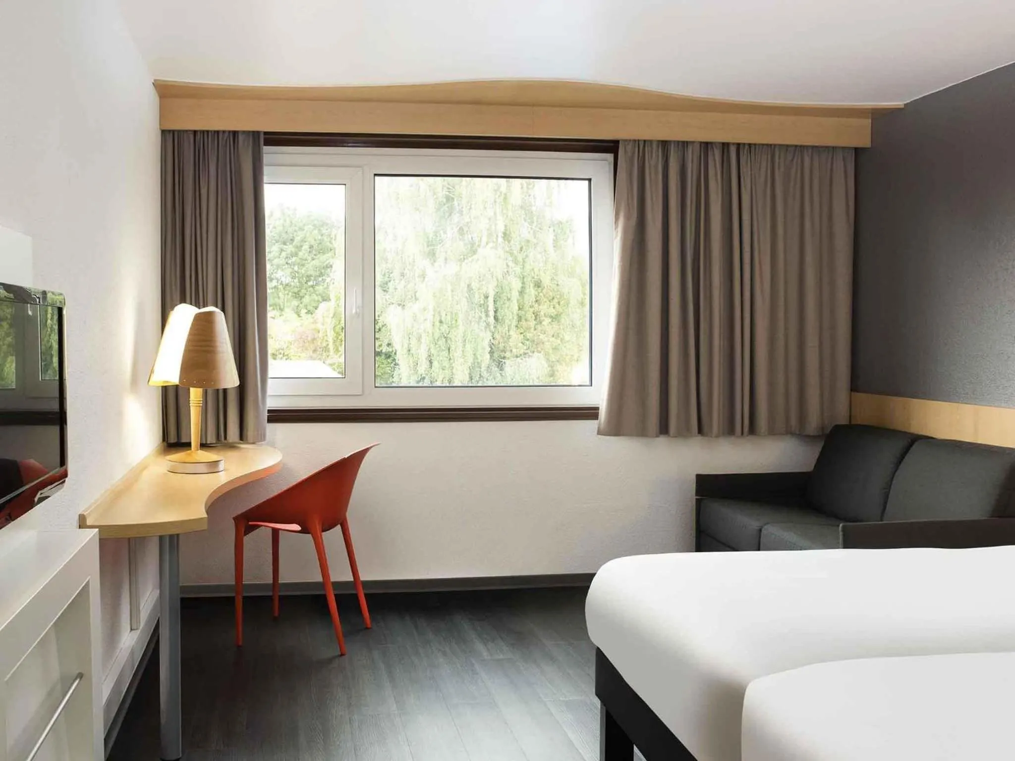 Bedroom, Bed in ibis 3 Lacs Neuchâtel