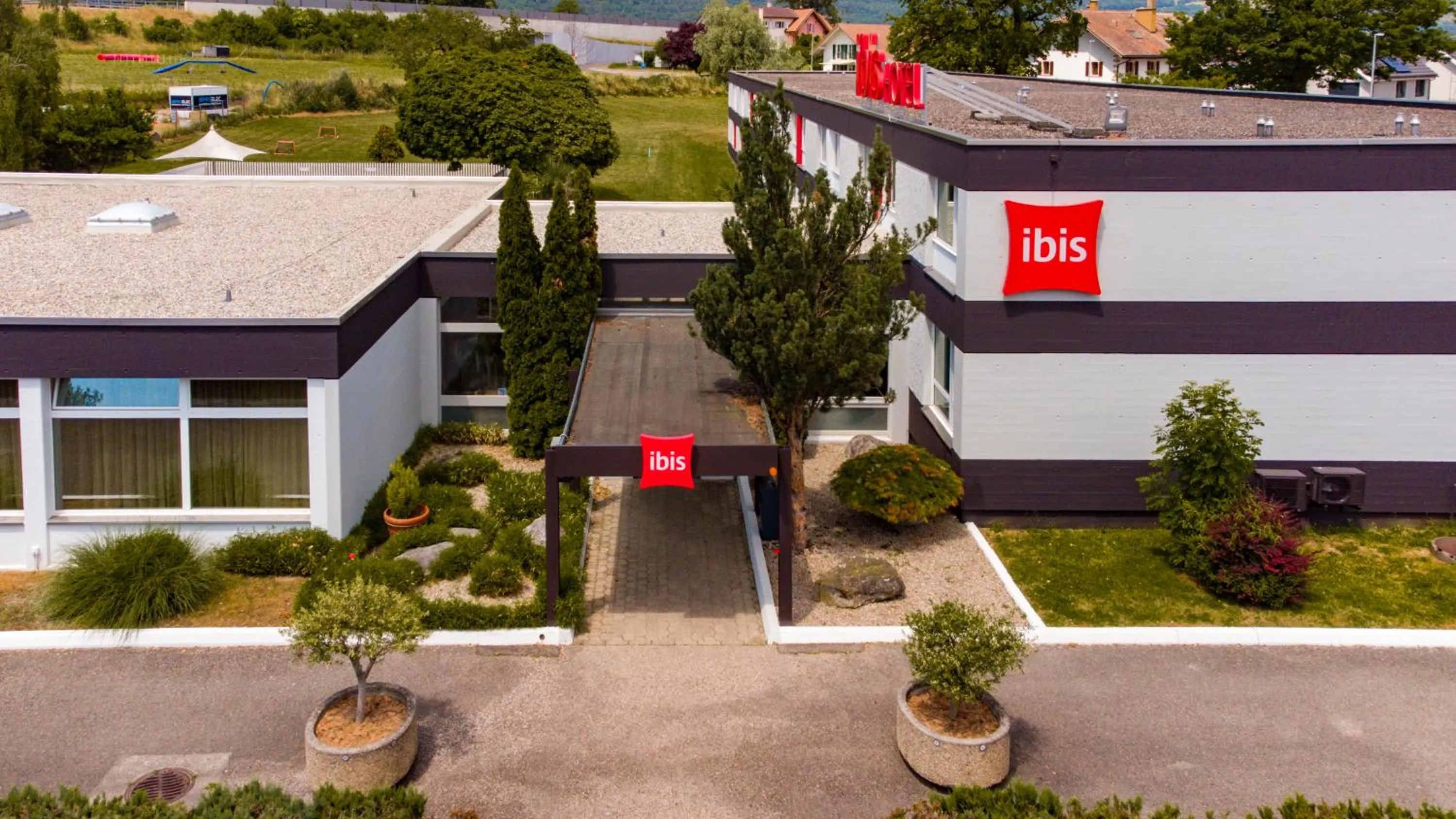 Property building in ibis 3 Lacs Neuchâtel