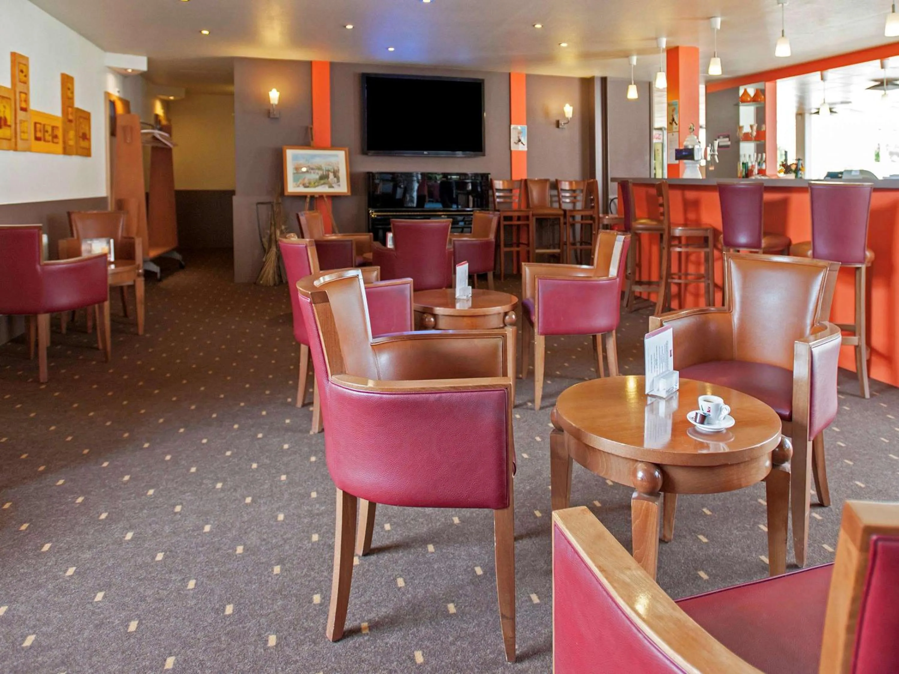 Lounge or bar in ibis 3 Lacs Neuchâtel