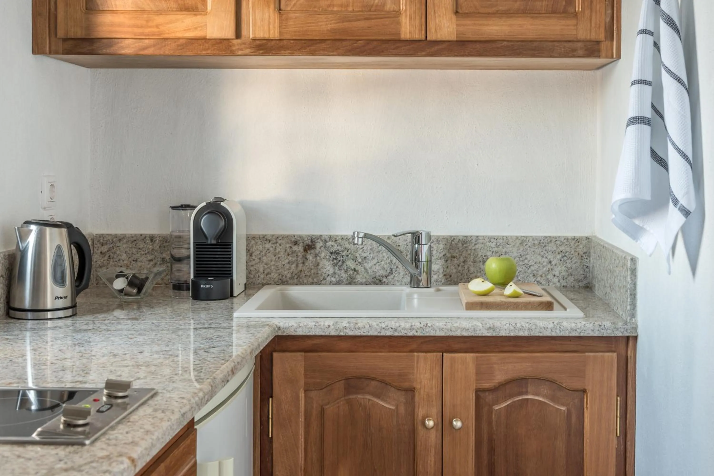 Coffee/tea facilities in Chelidonia Luxury Suites