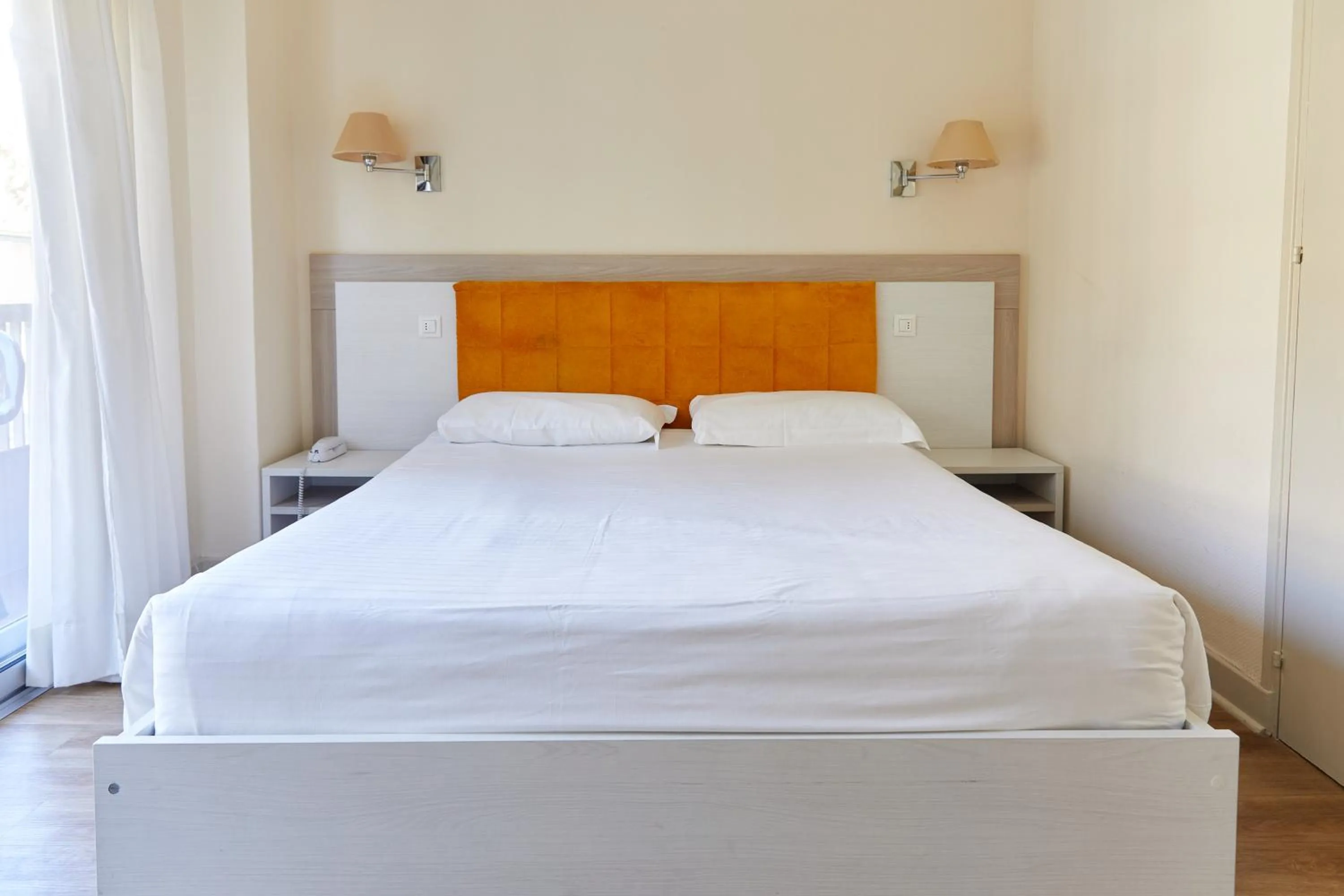 Bedroom, Bed in Hôtel Le Dauphin