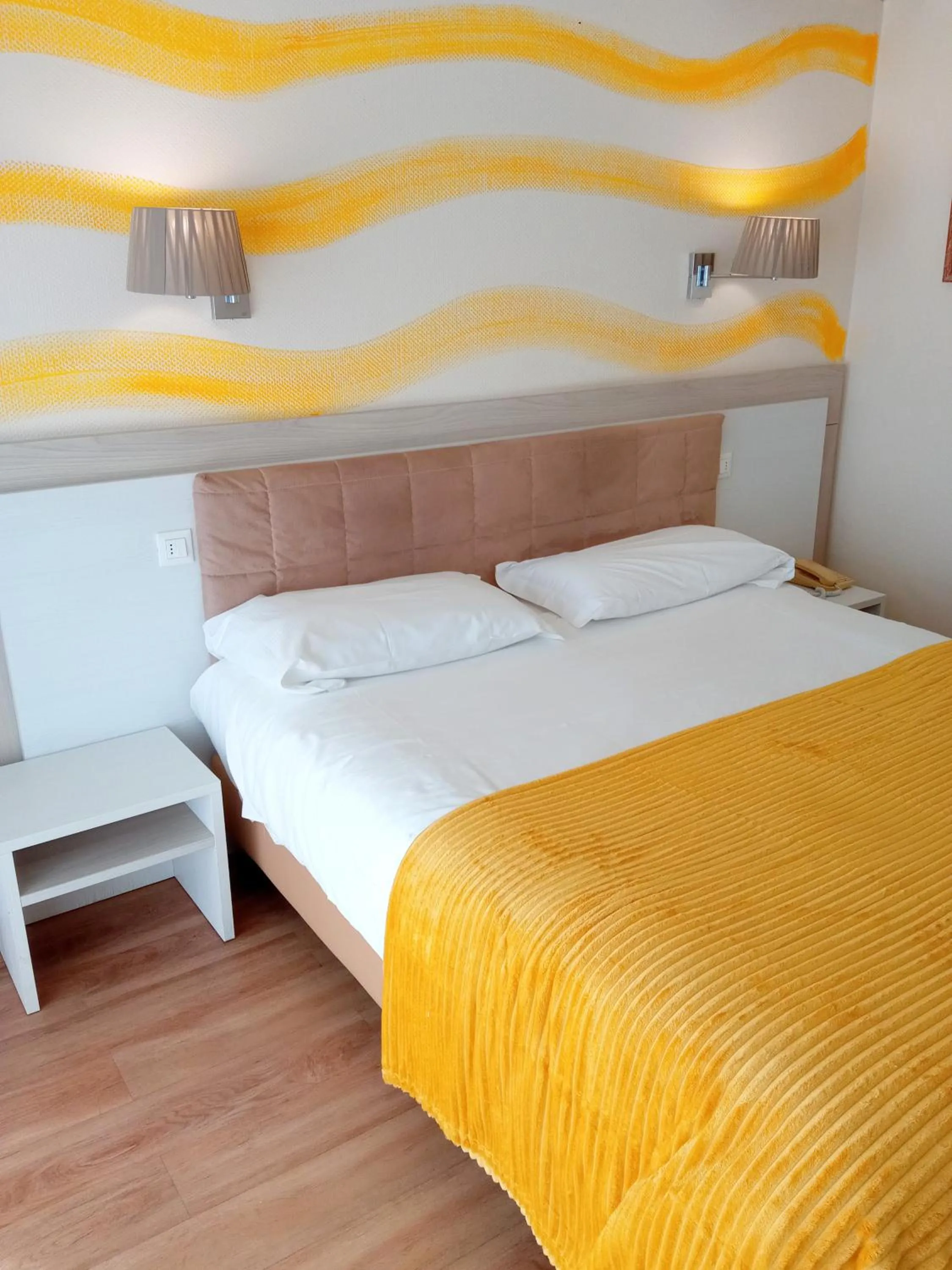 Bed in Hôtel Le Dauphin