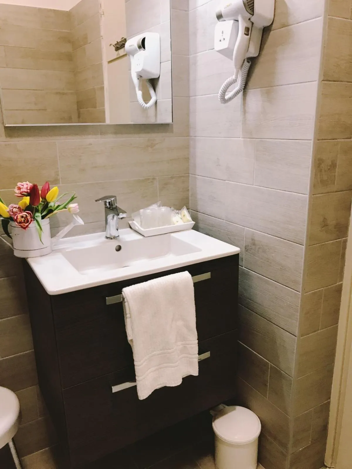 Bathroom in Hôtel Le Dauphin