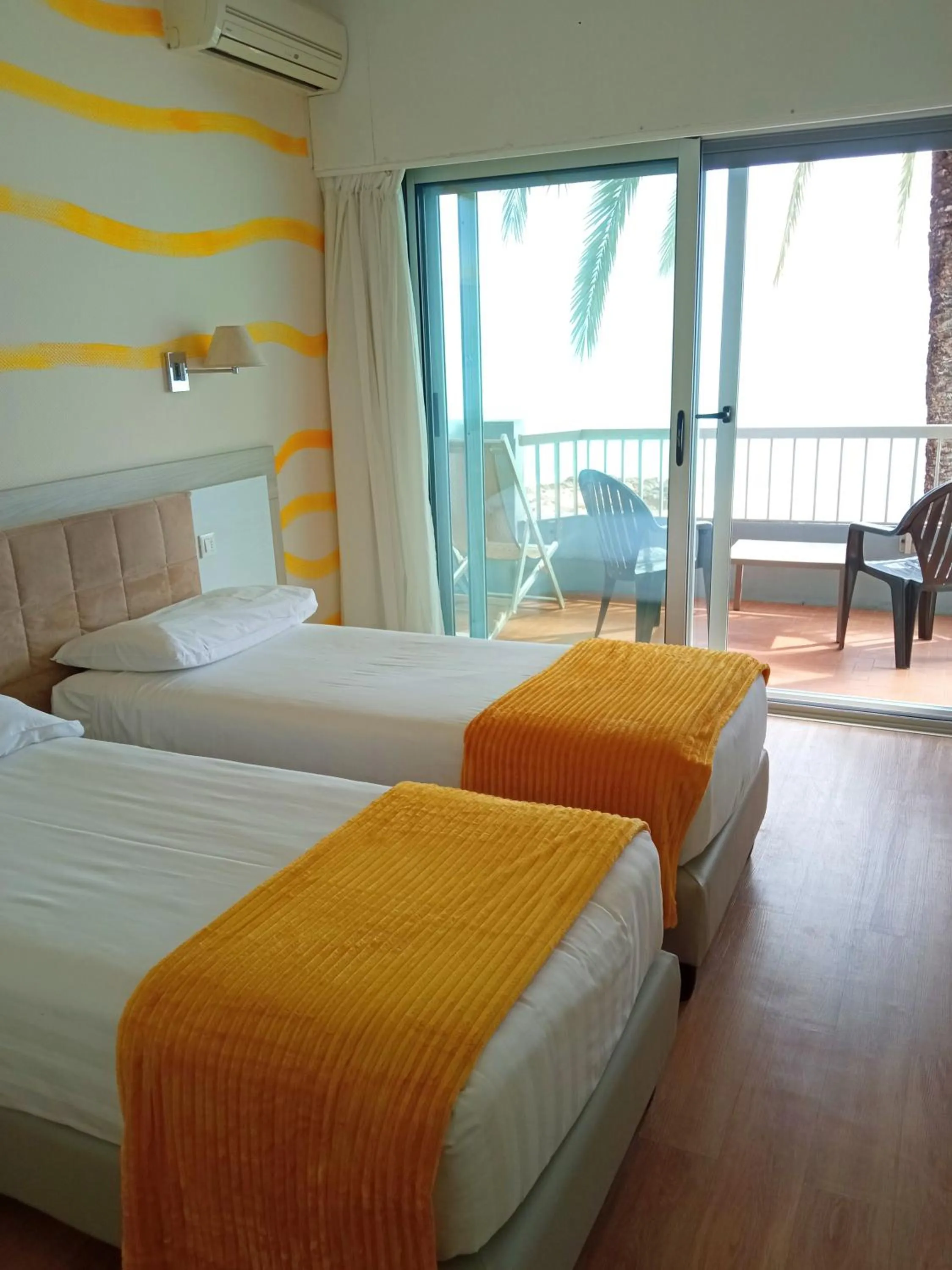 Bed in Hôtel Le Dauphin