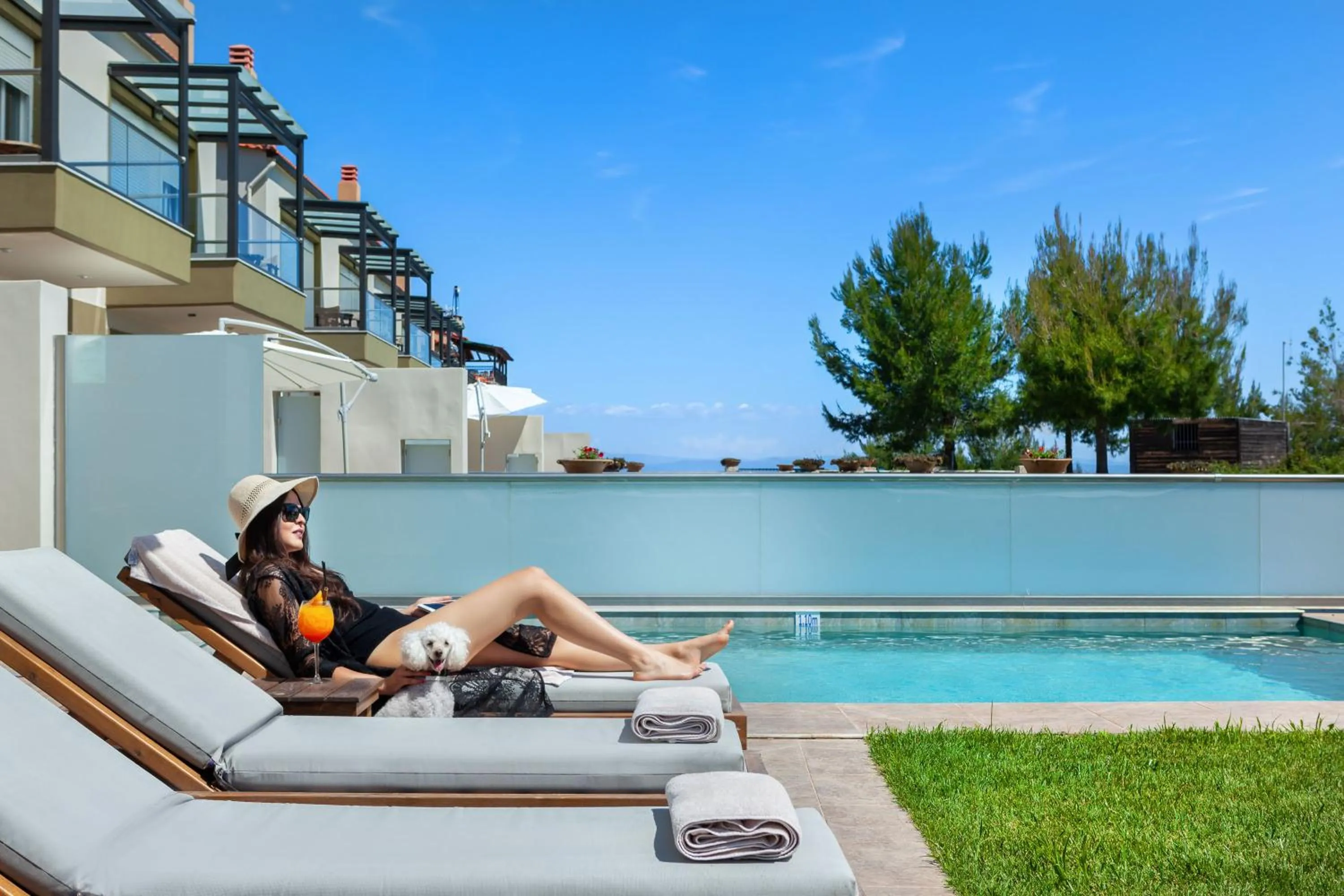 Swimming pool in Sunny Villas Resort & Spa