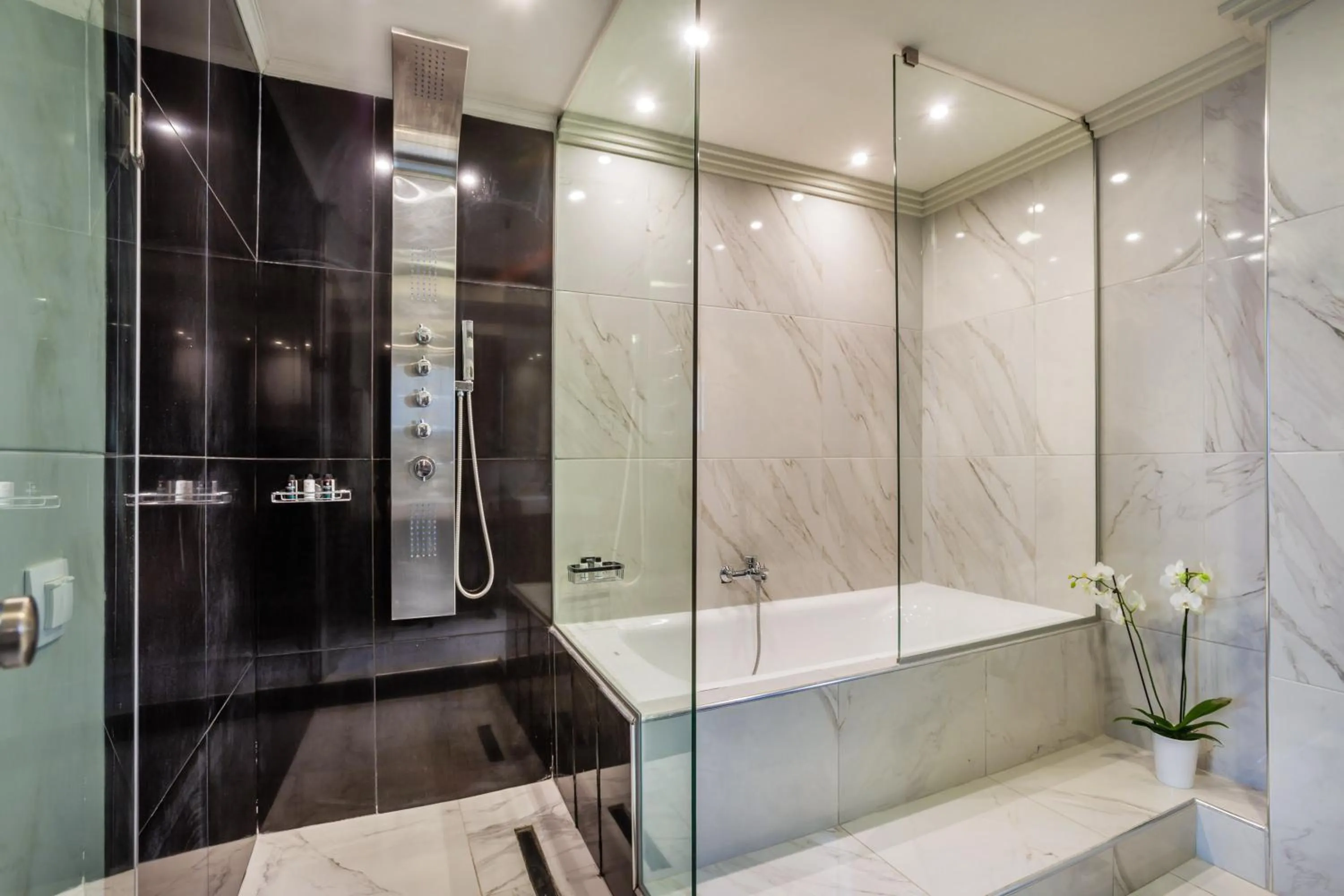 Shower in Sunny Villas Resort & Spa