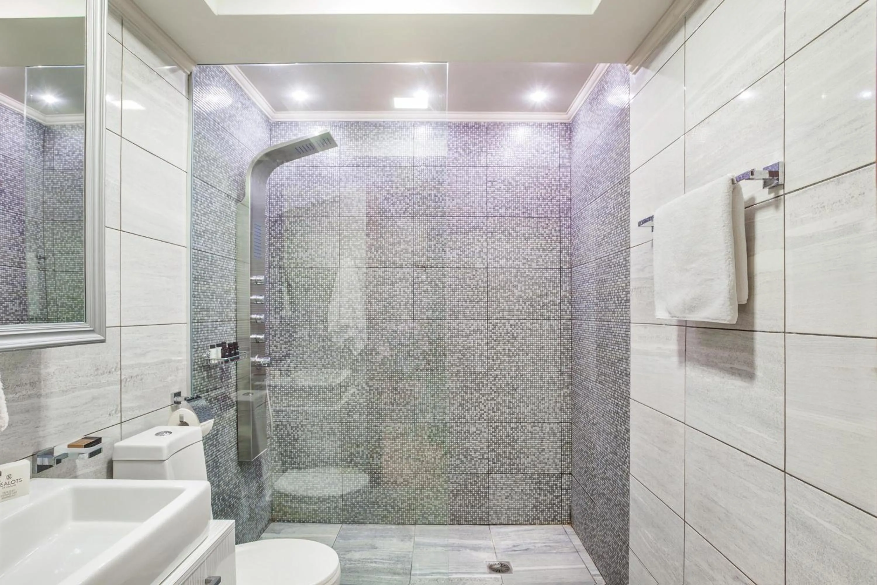 Bathroom in Sunny Villas Resort & Spa