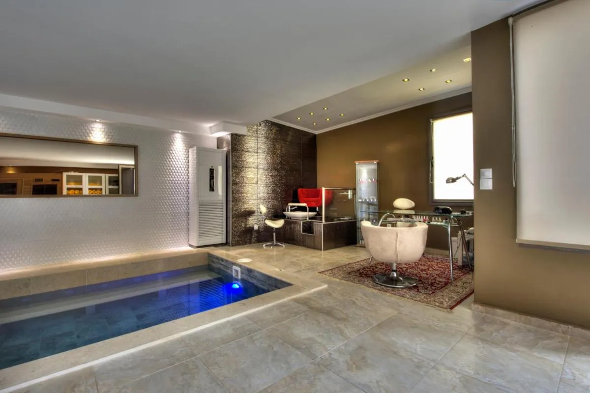 Massage in Sunny Villas Resort & Spa