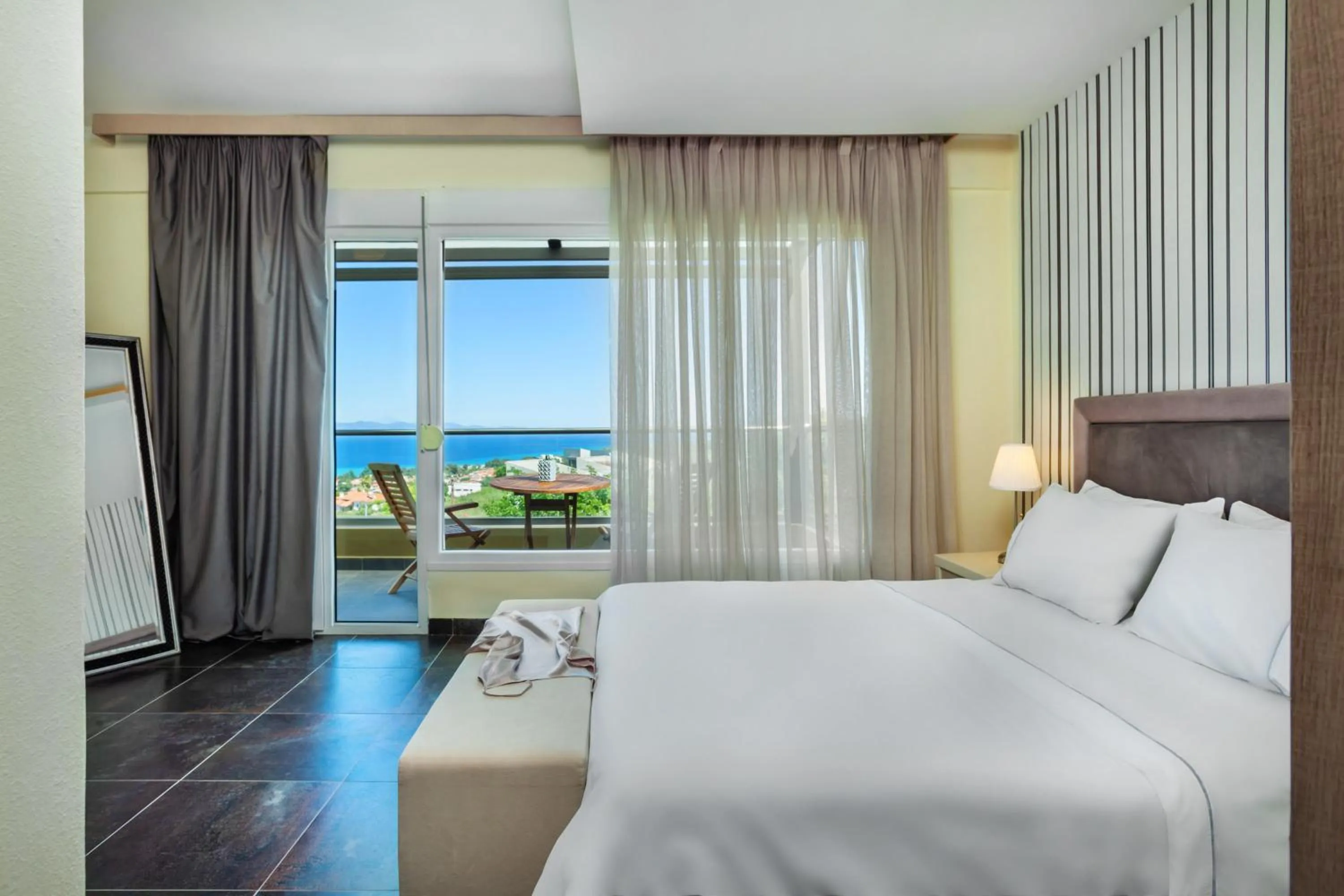 Bed in Sunny Villas Resort & Spa