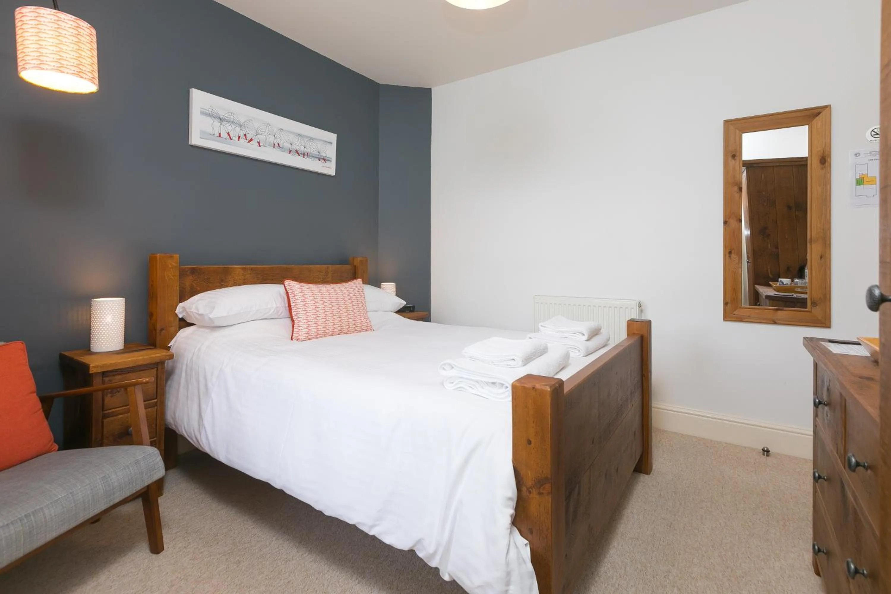 Bedroom, Bed in Oystercatcher