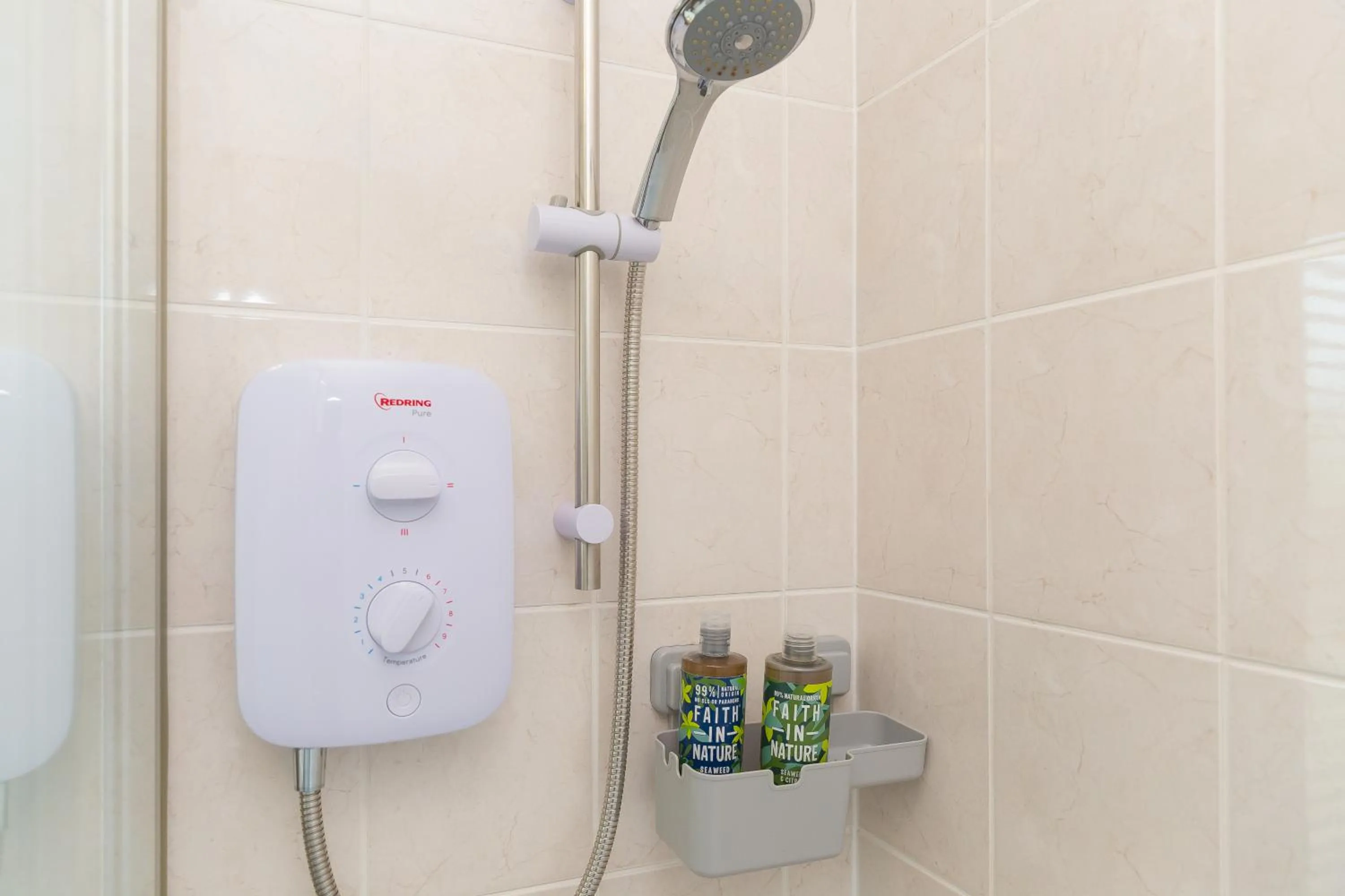 Shower in Oystercatcher