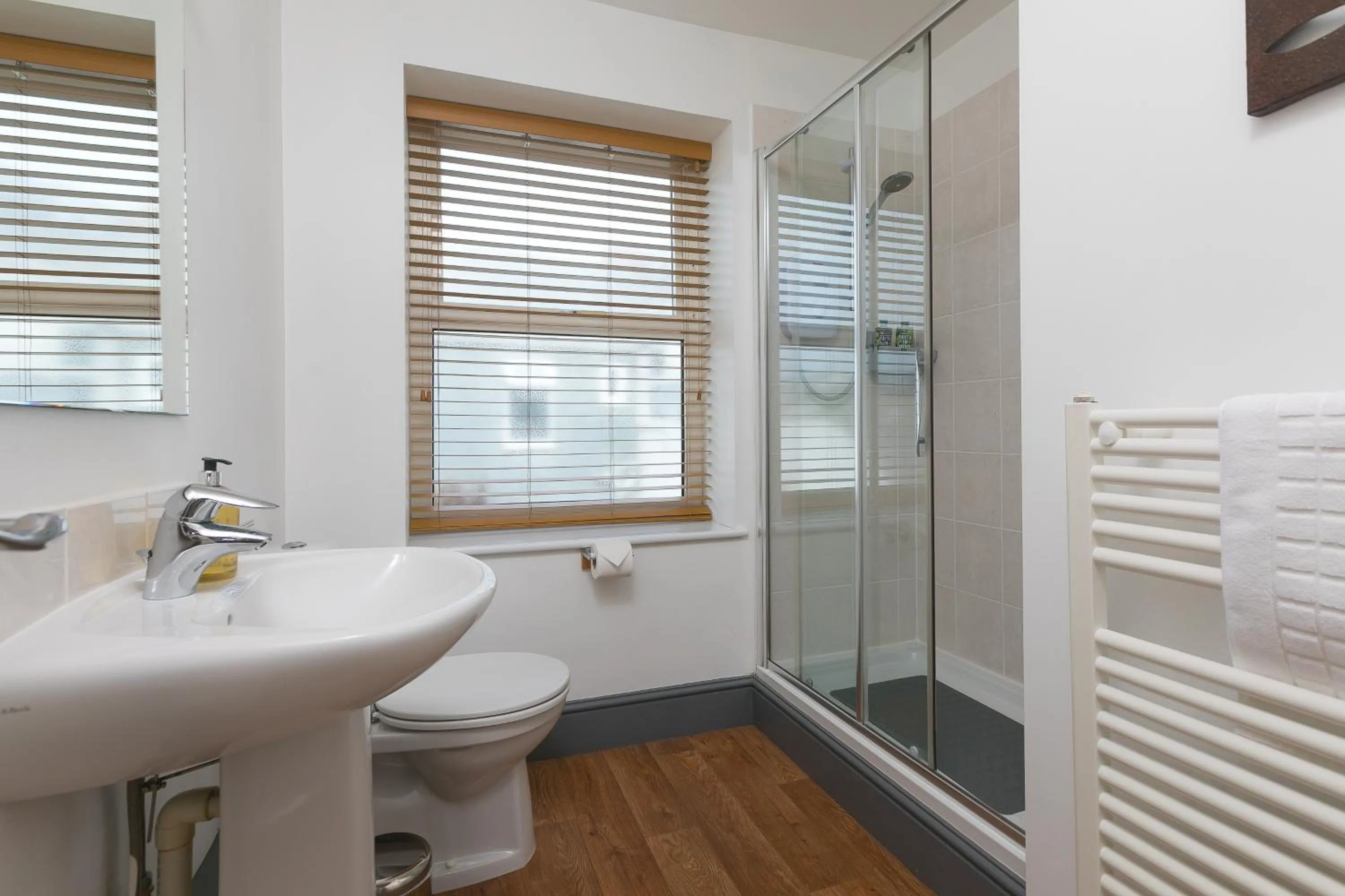 Shower in Oystercatcher