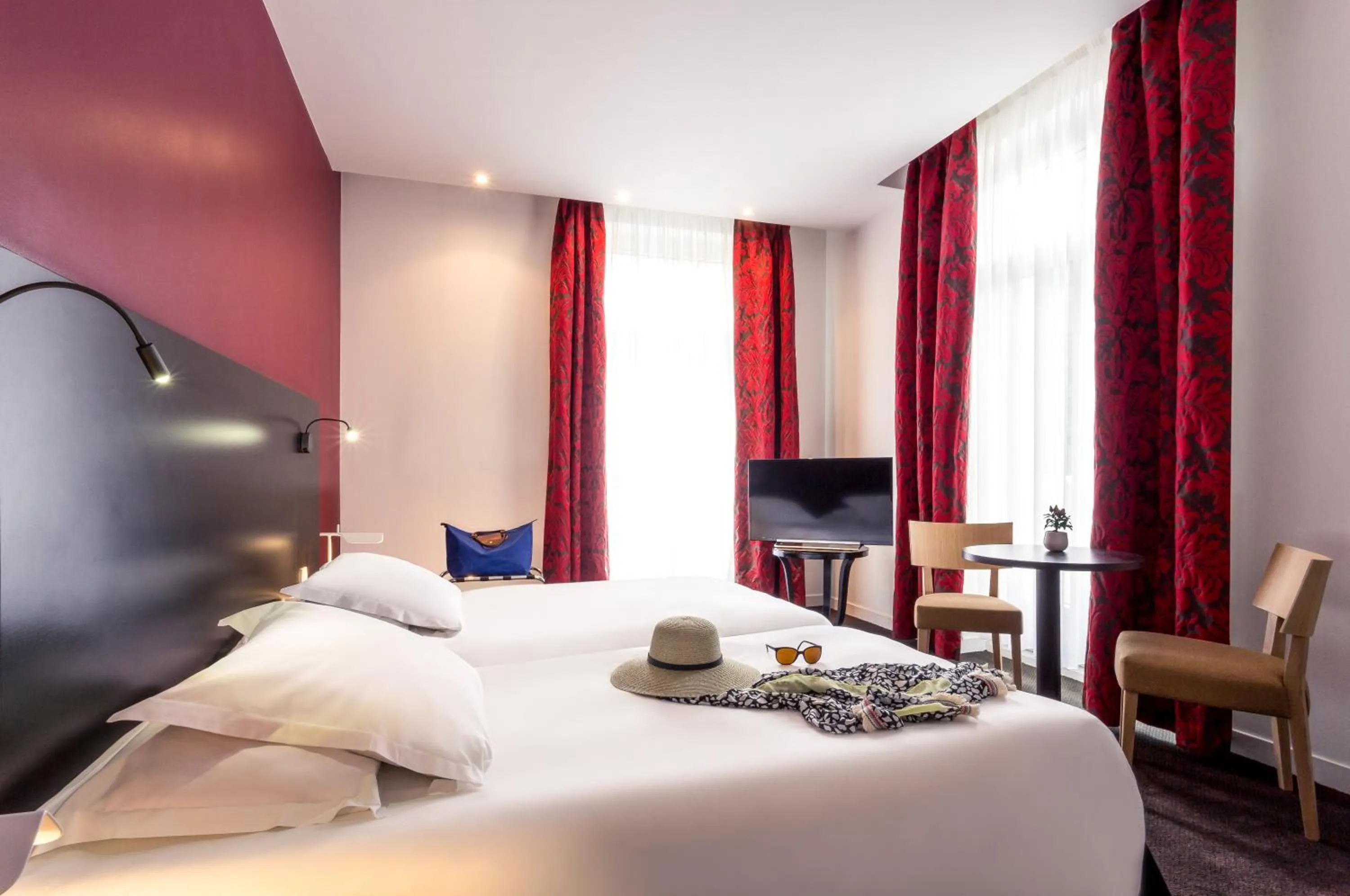 Photo of the whole room, Bed in B&B HOME Brides-les-Bains Les 3 Vallées