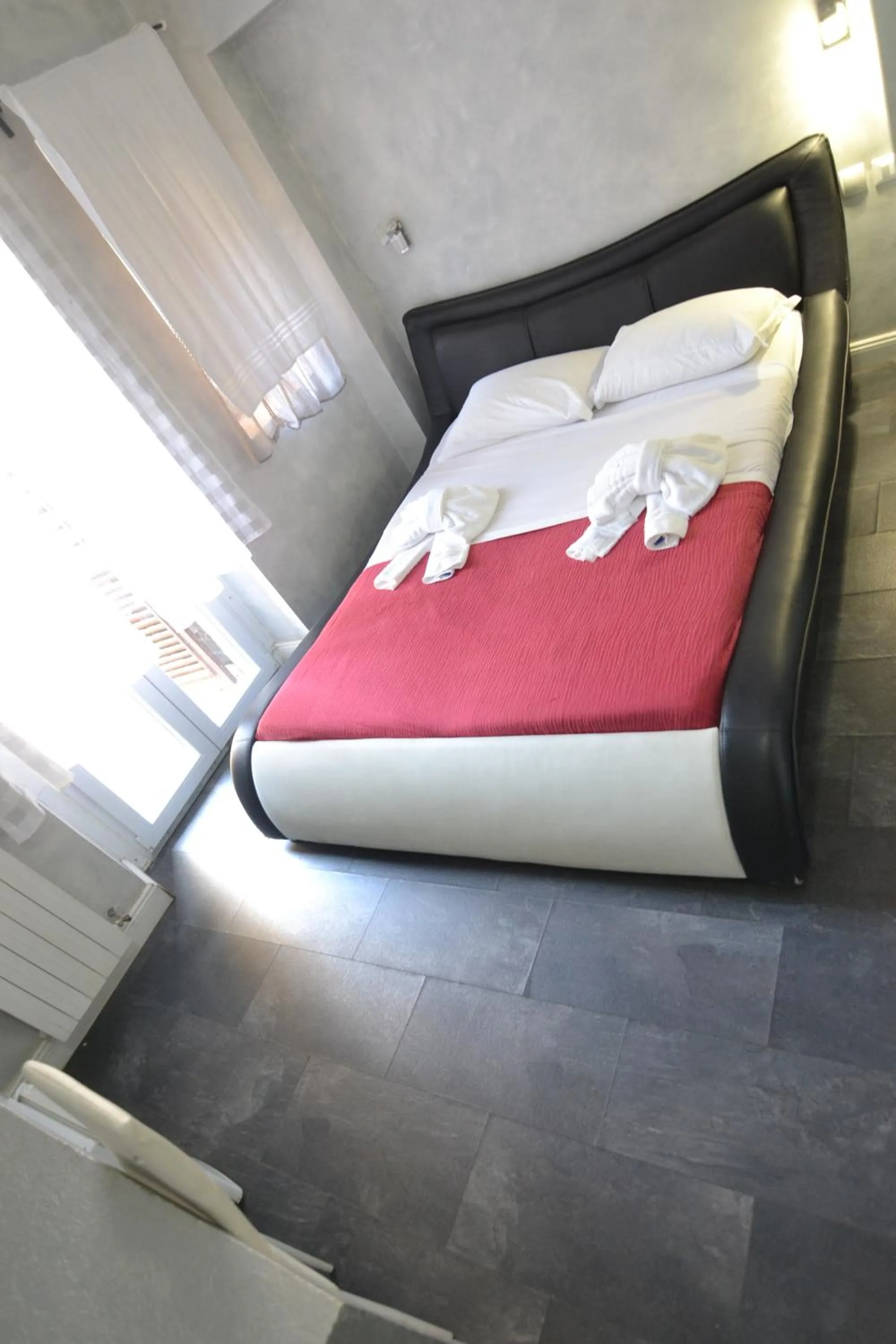 Bed in Glamour Spanish Steps