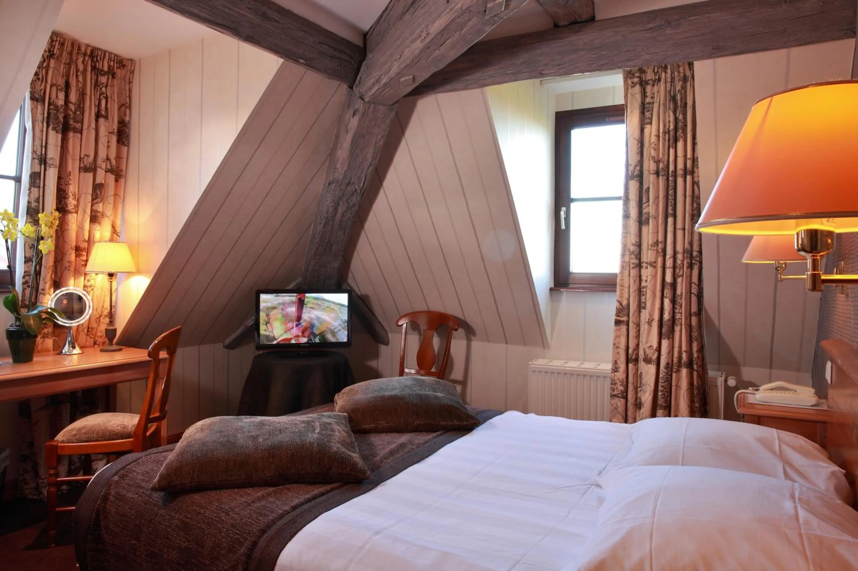 Photo of the whole room, Bed in Hotel Restaurant L'Ami Fritz