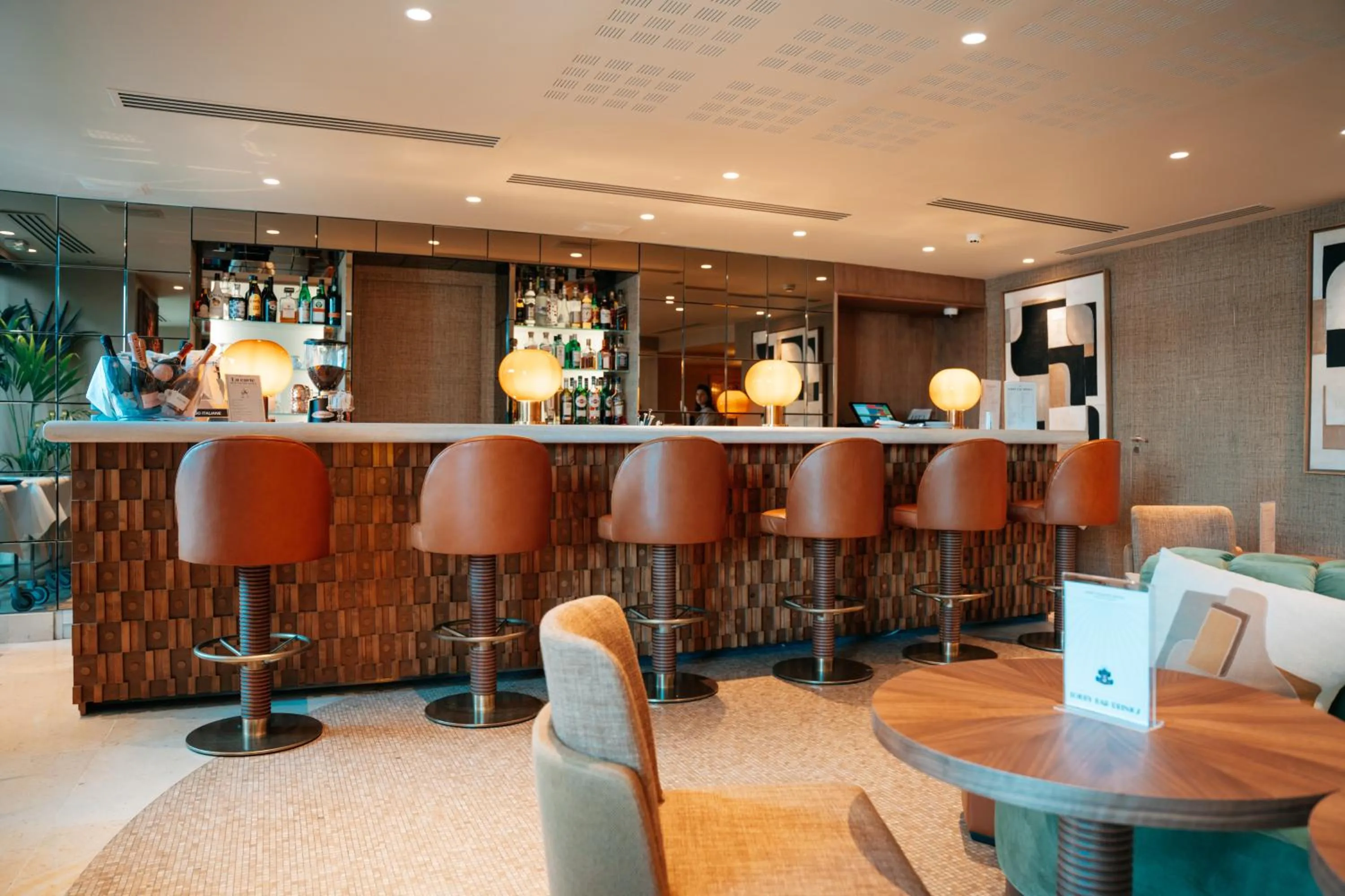 Restaurant/places to eat in Port Palace