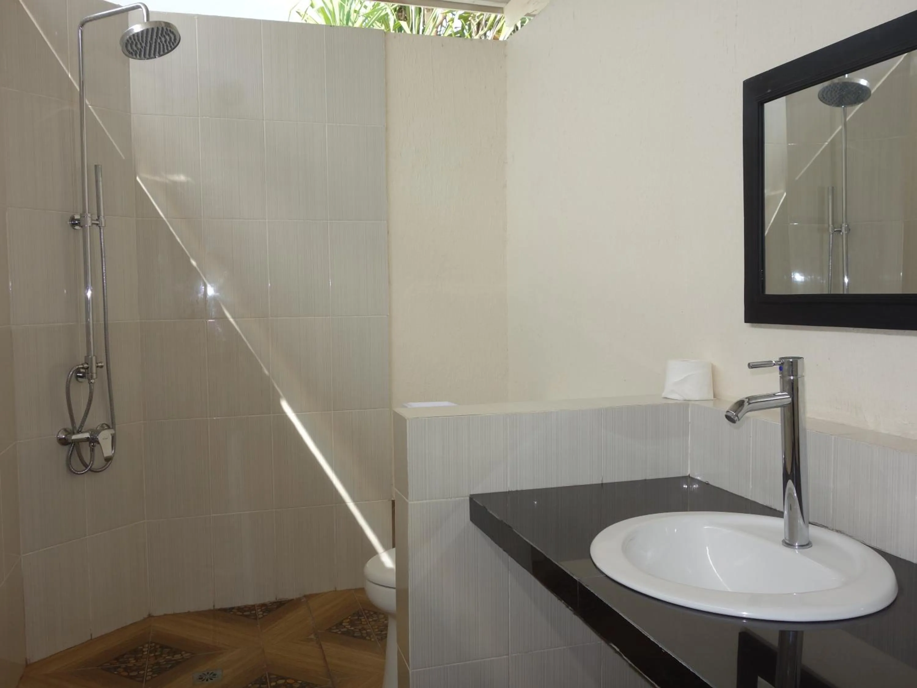 Bathroom in Cliff Park Lembongan