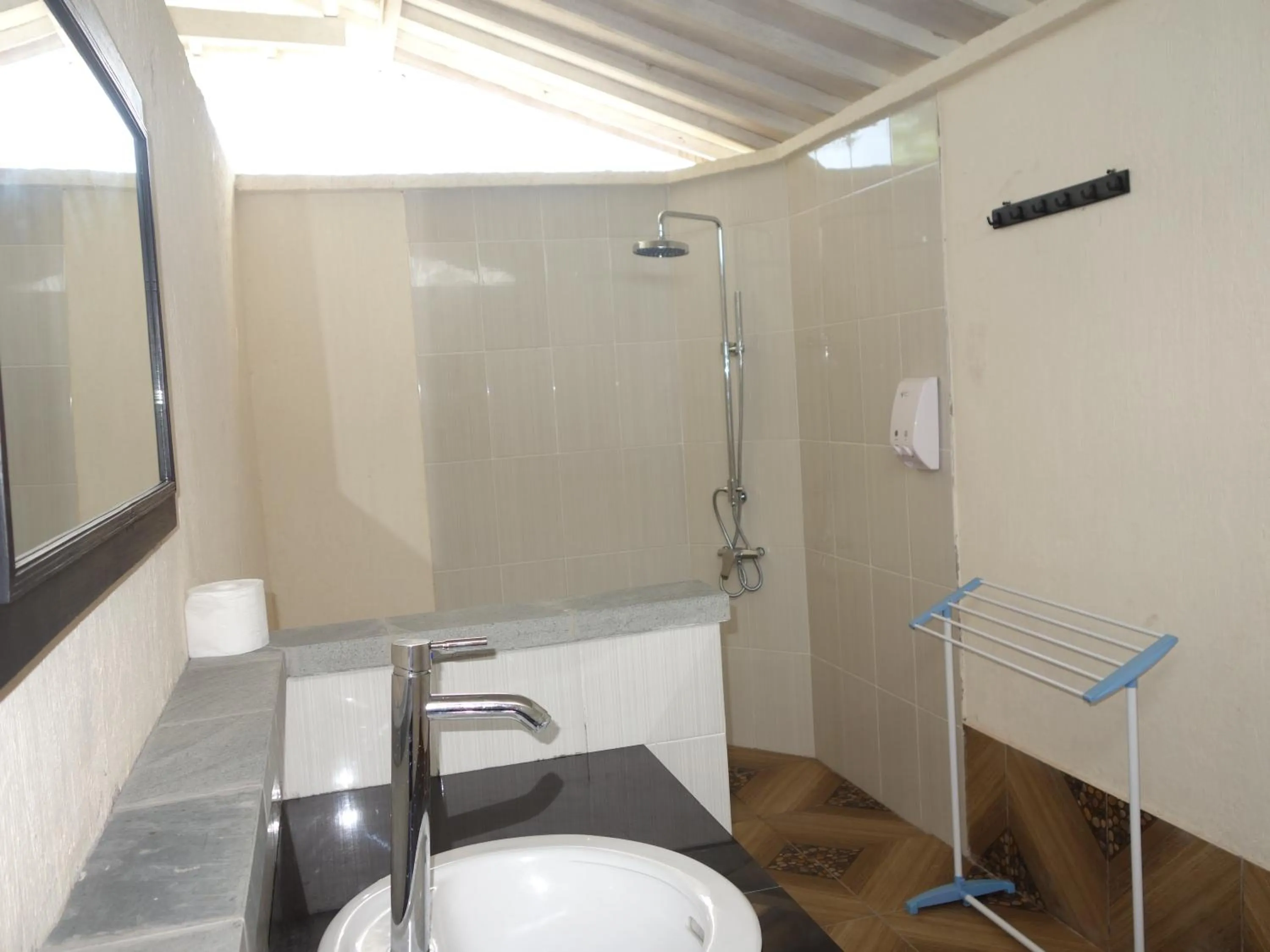 Bathroom in Cliff Park Lembongan