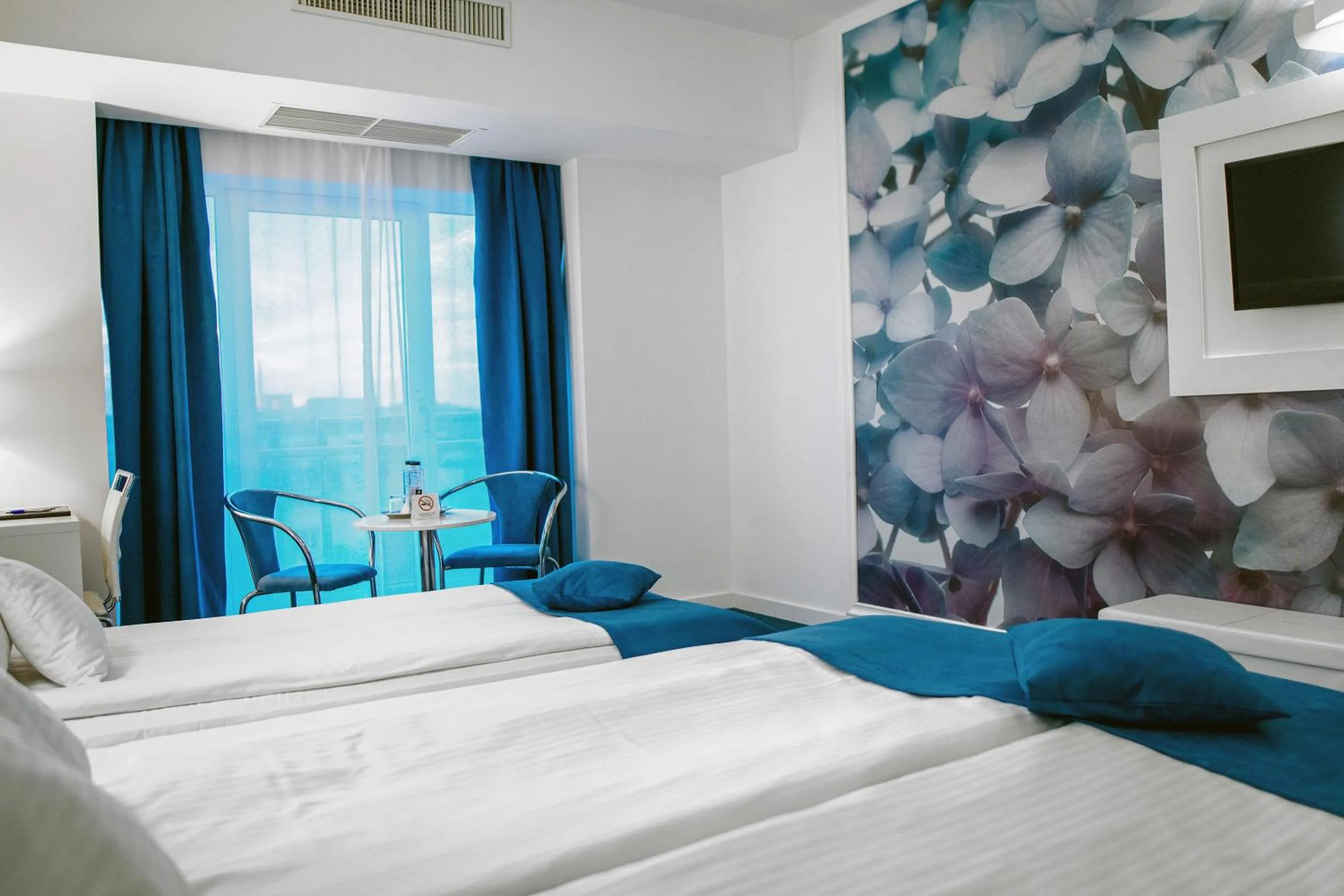 Bed in Continental Forum Constanta