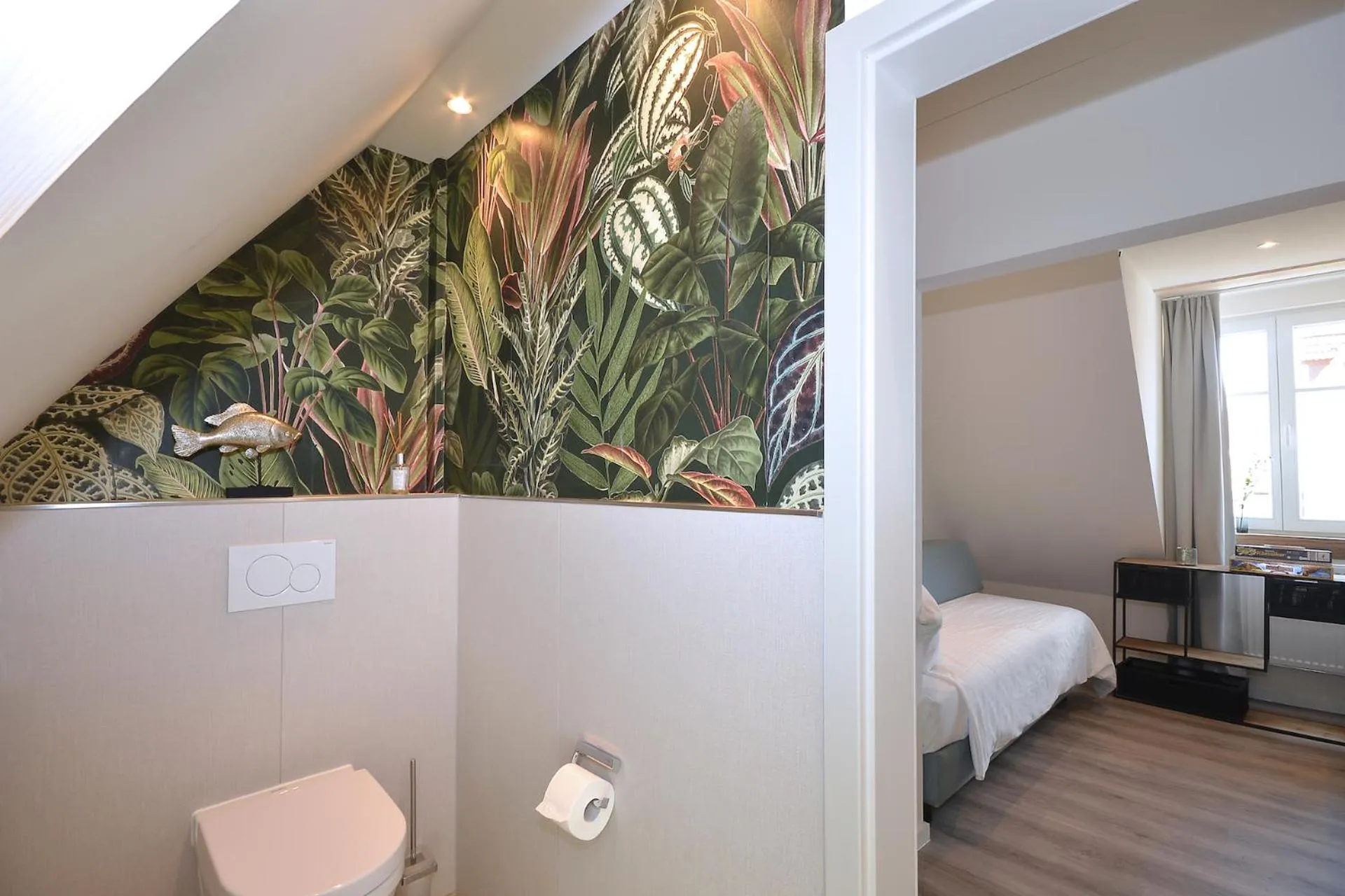 Bathroom, Bed in Villa Delange