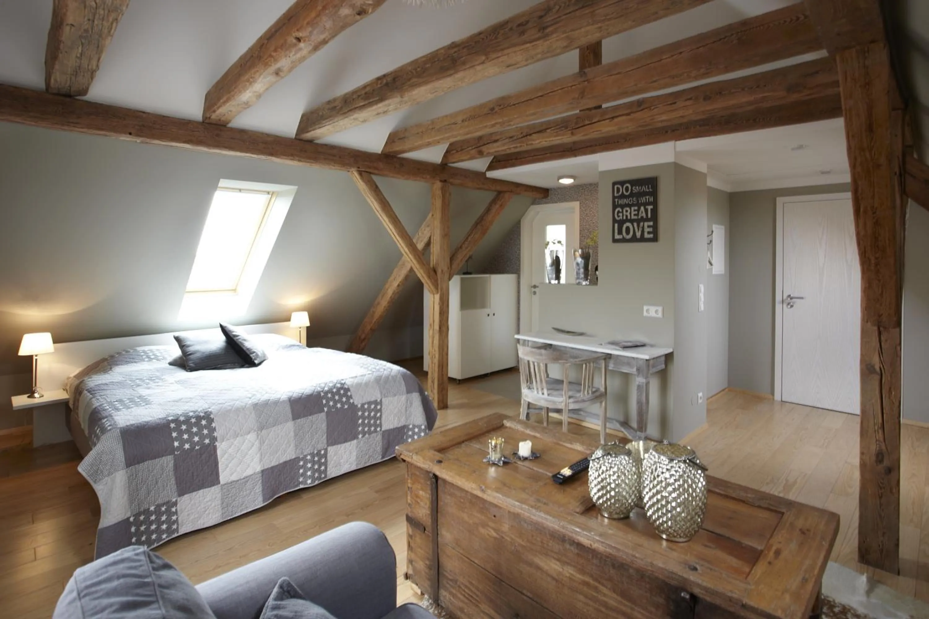 Bedroom, Bed in Villa Delange