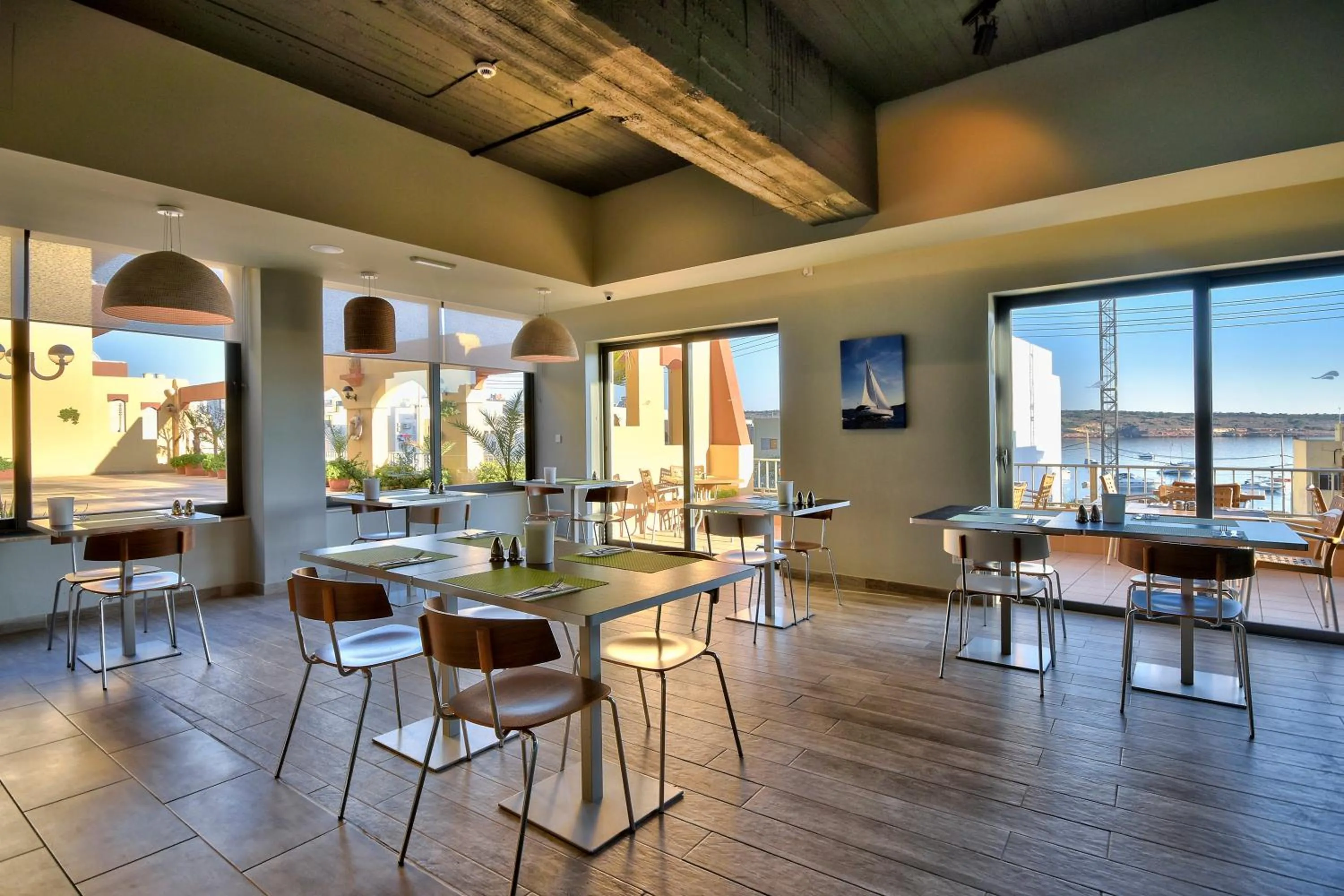 Restaurant/places to eat in Luna Holiday Complex