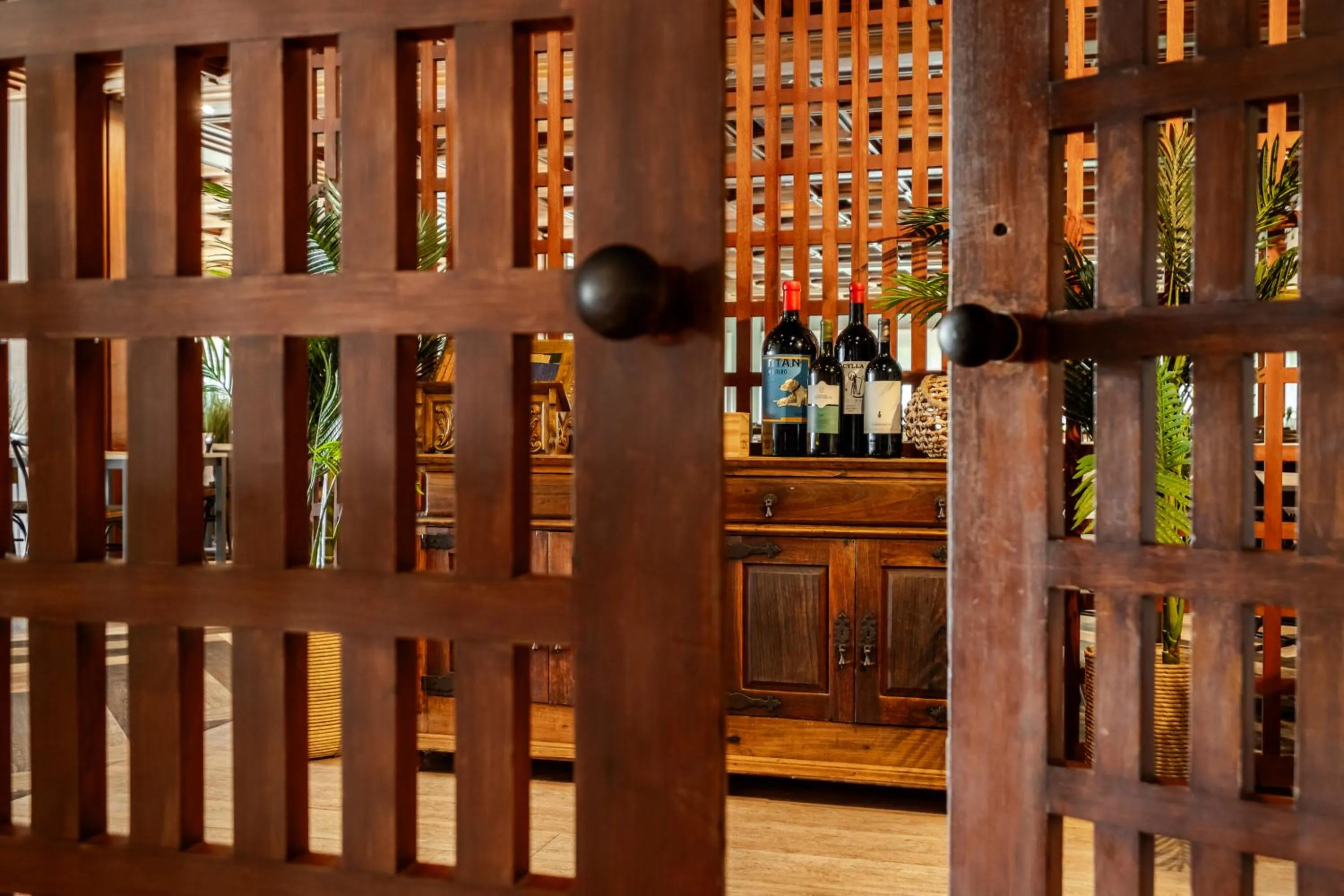 Restaurant/places to eat in Axis Vermar Conference & Beach Hotel