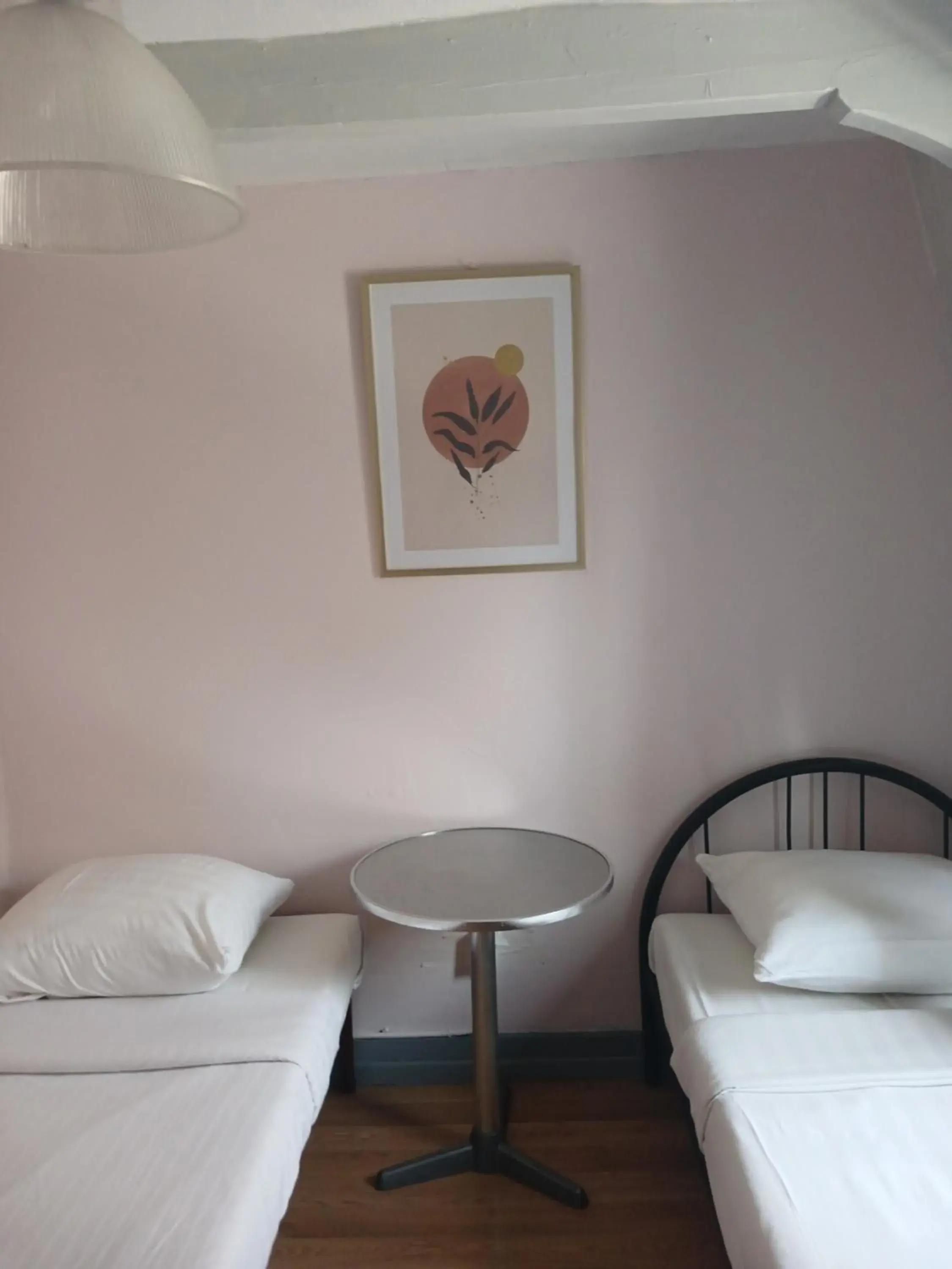 Twin Room with Shared Bathroom in Hotel Tamara Twin Room with Shared Bathroom in Hotel Tamara