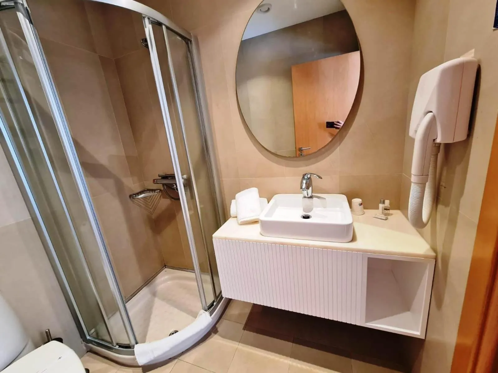 Toilet in Hotel Albergaria Borges