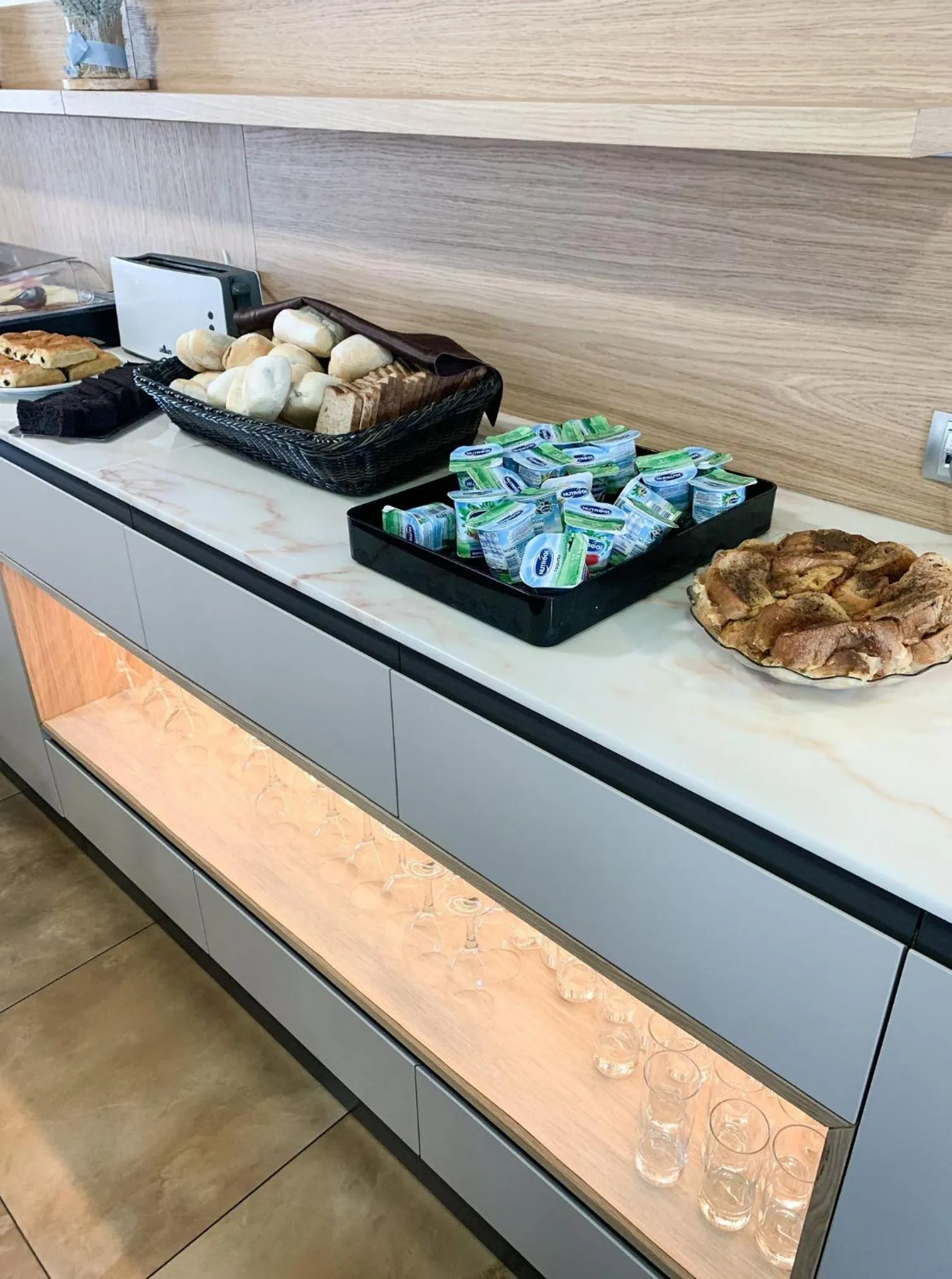 Continental breakfast in Hotel Albergaria Borges