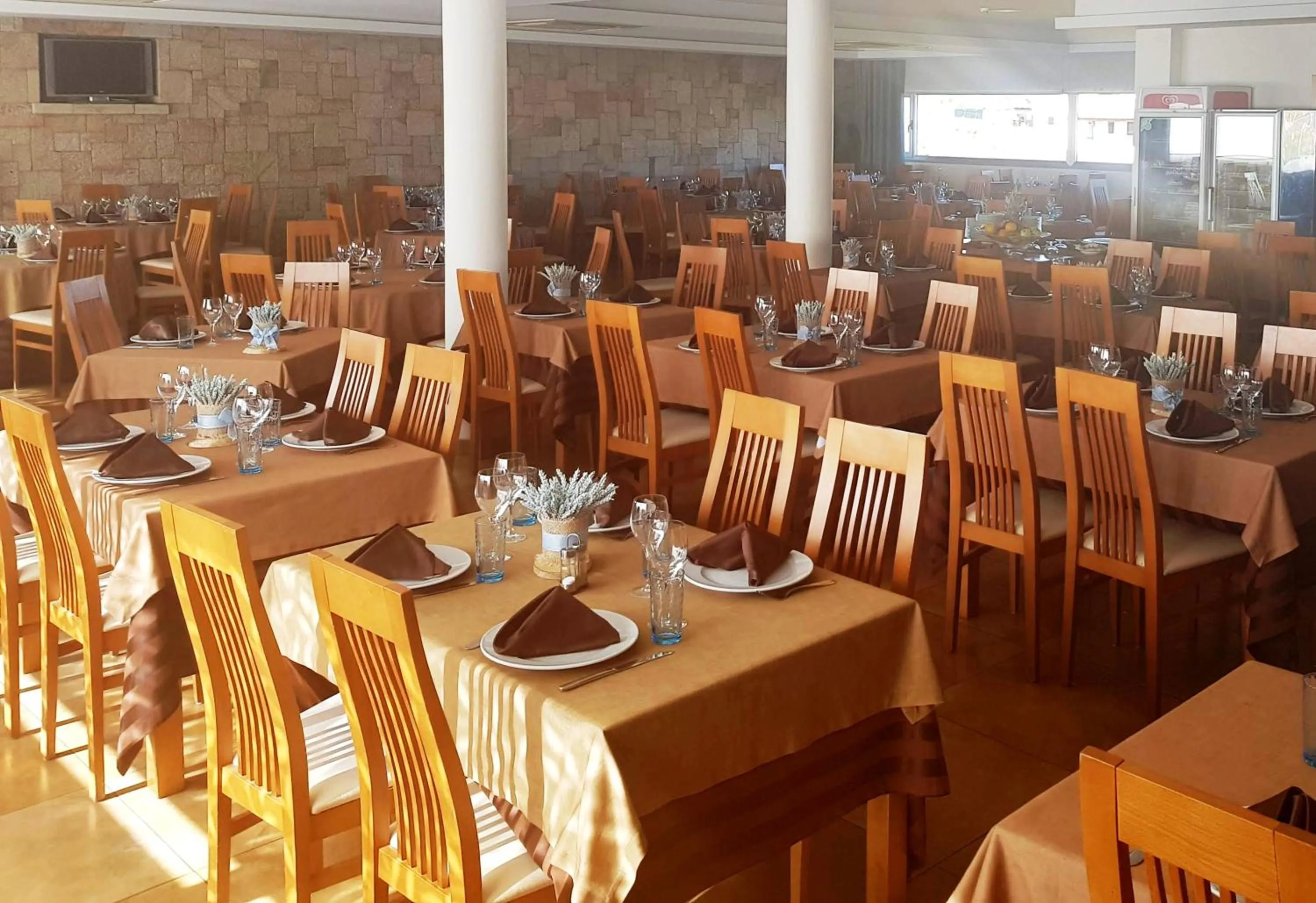 Restaurant/places to eat in Hotel Albergaria Borges