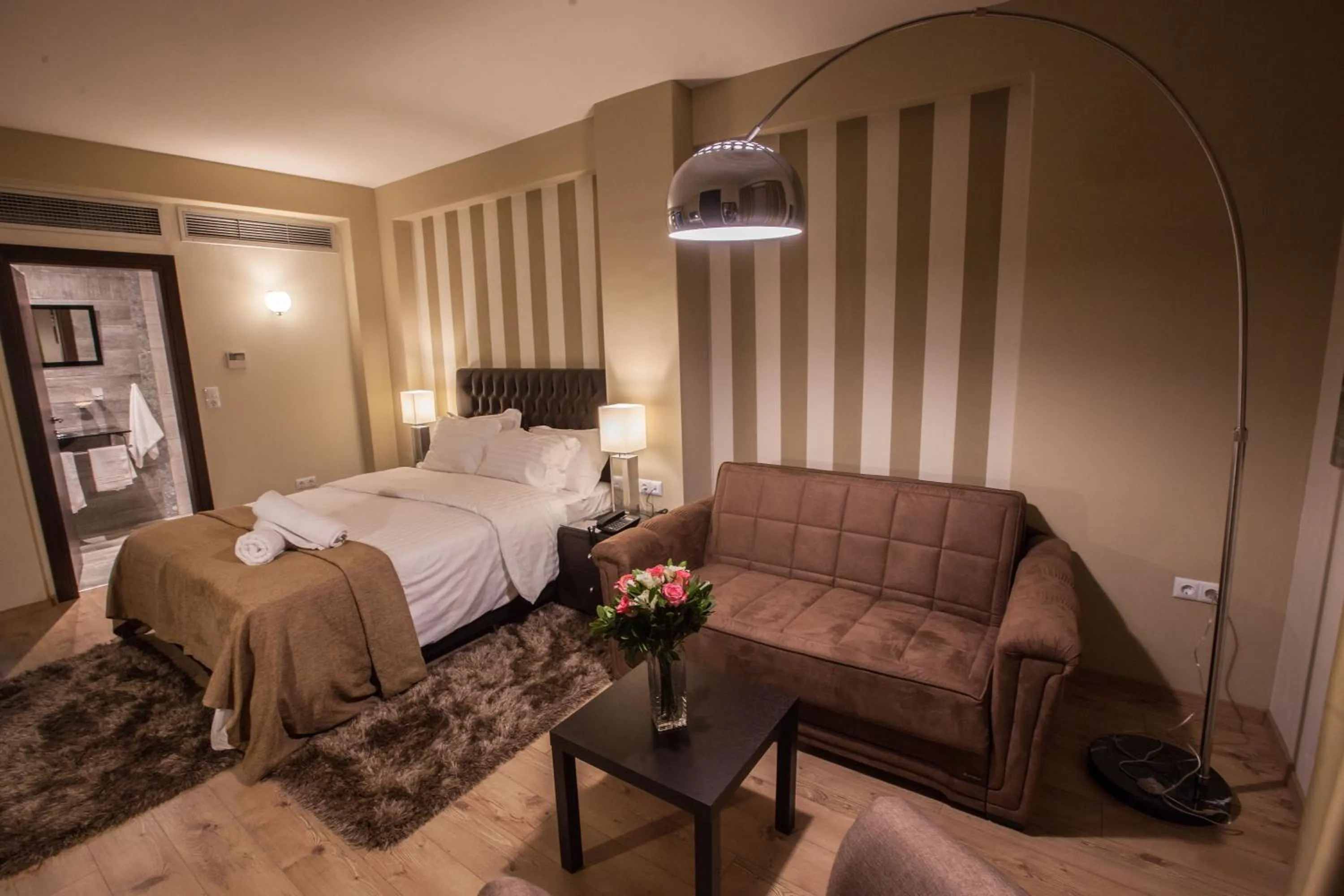 Photo of the whole room, Bed in Diamond City Living