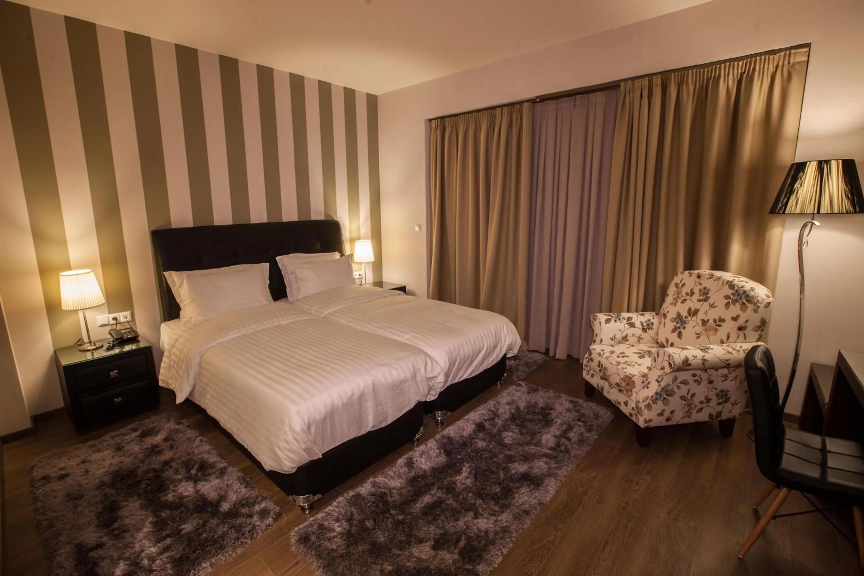 Photo of the whole room, Bed in Diamond City Living