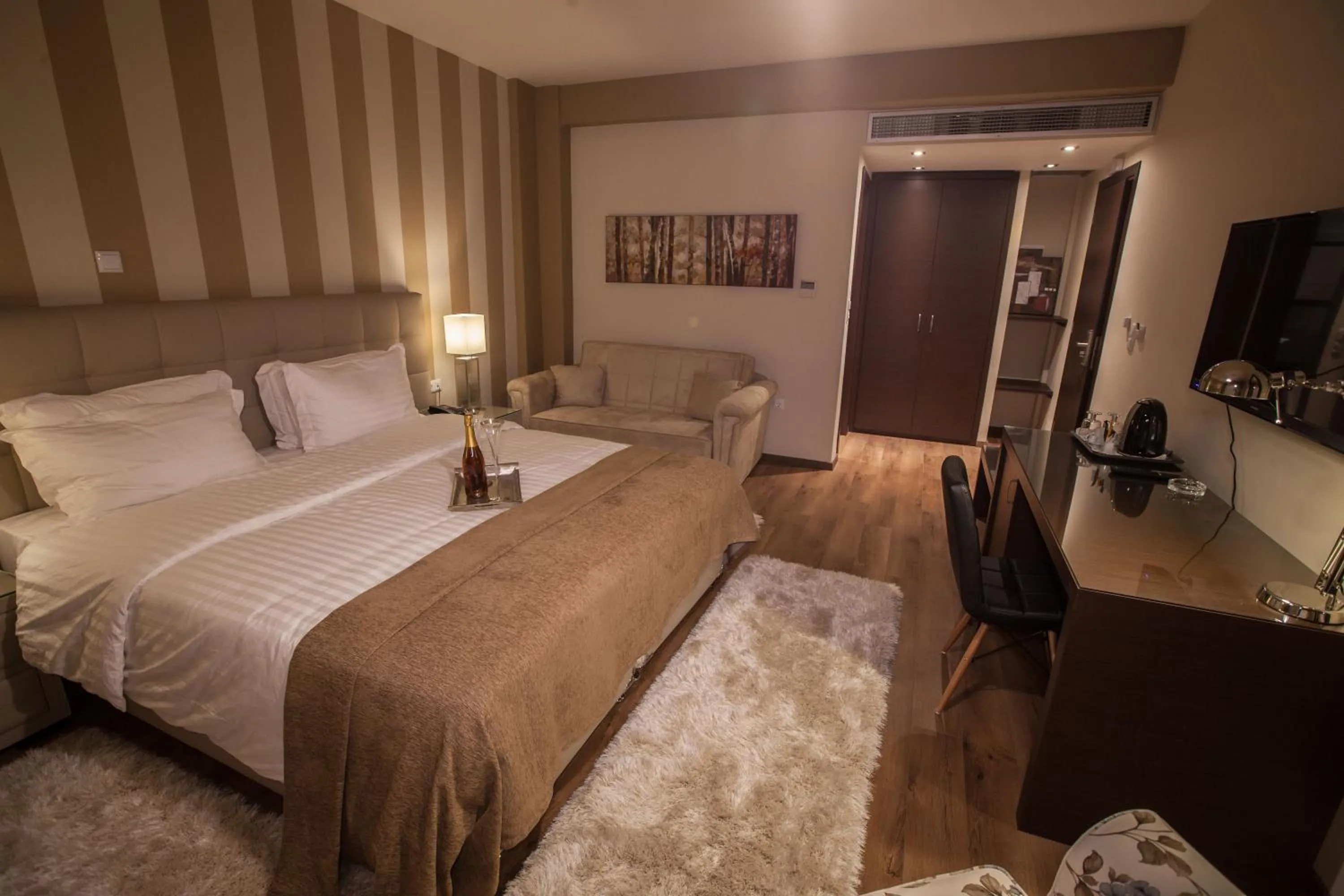 Photo of the whole room, Bed in Diamond City Living